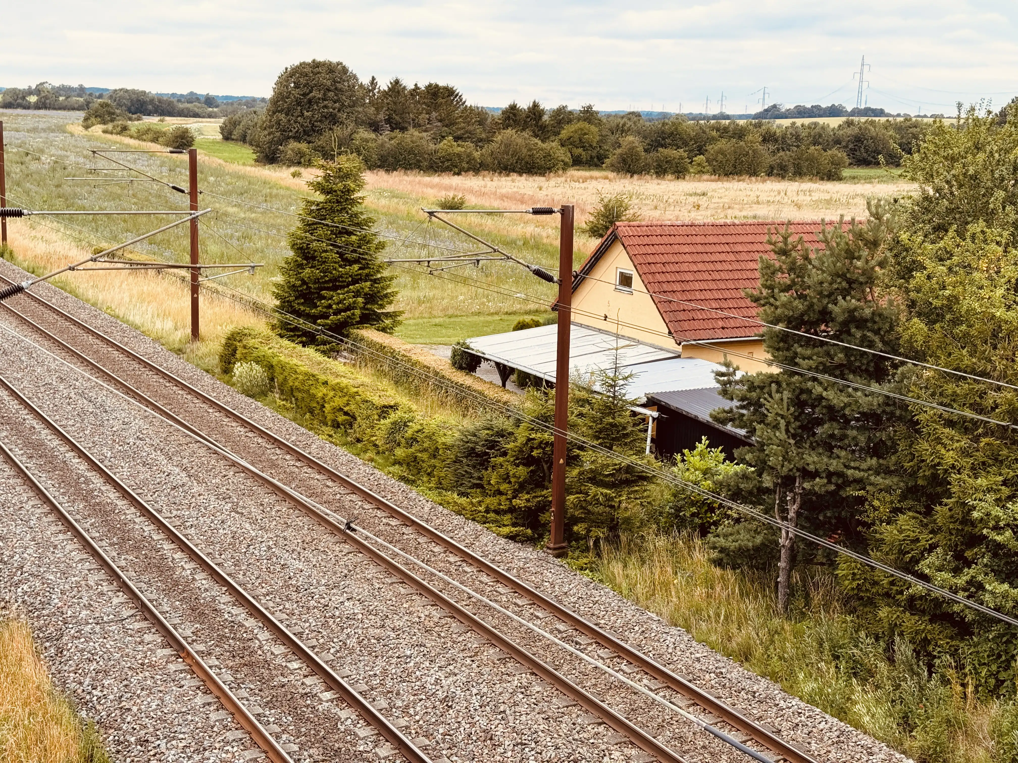 Billede af Bringstrup Trinbræt - Trinbræt er nedrevet, men Bringstrup Trinbræt har ligget her ved det gamle vogterhus.