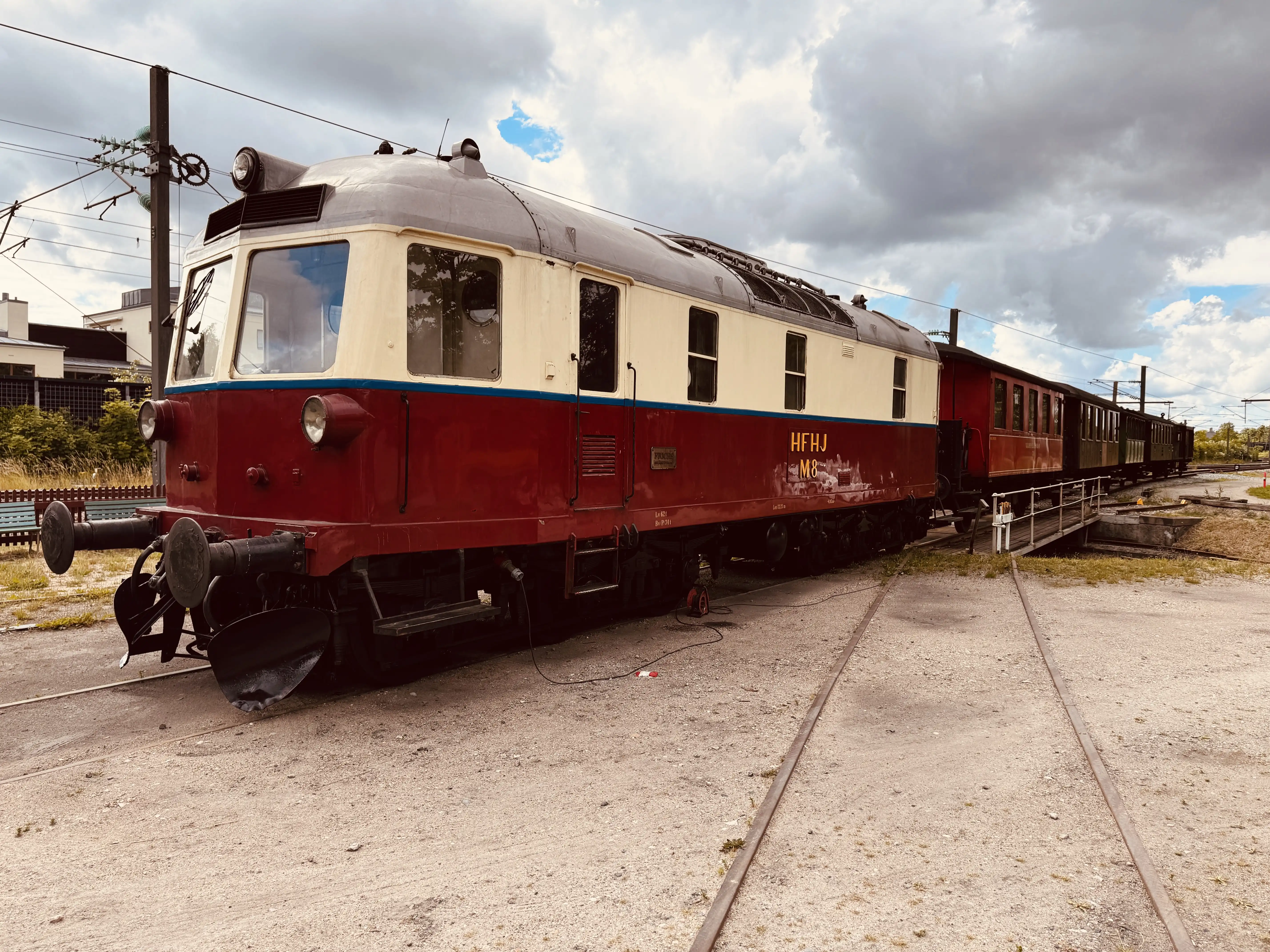 Billede af HFHJ M 8 fotograferet ud for Rungsted Kyst Station. Billede af HFHJ M 8 fotograferet ud for Rungsted Kyst Station.