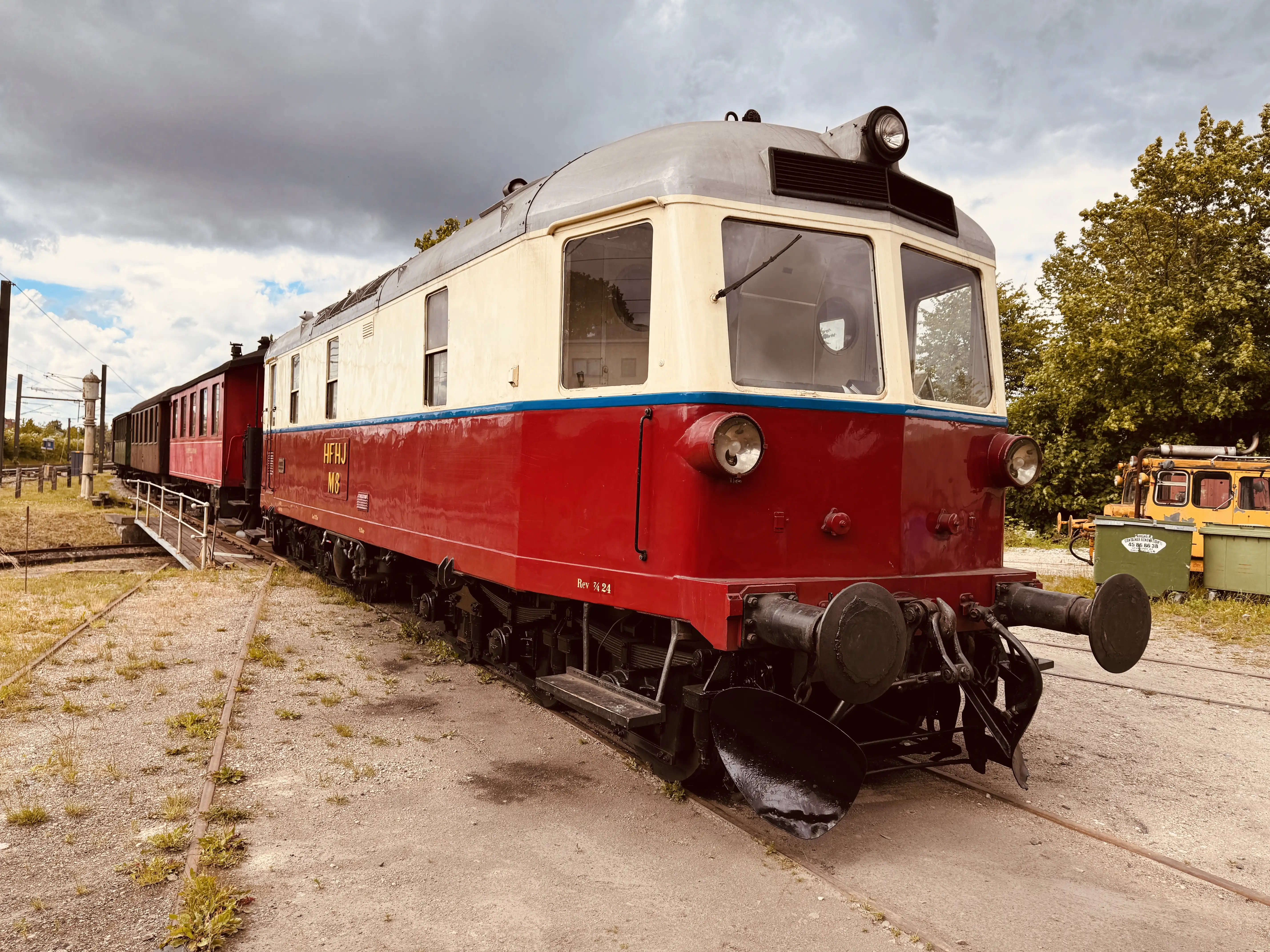 Billede af HFHJ M 8 fotograferet ud for Rungsted Kyst Station. Billede af HFHJ M 8 fotograferet ud for Rungsted Kyst Station.