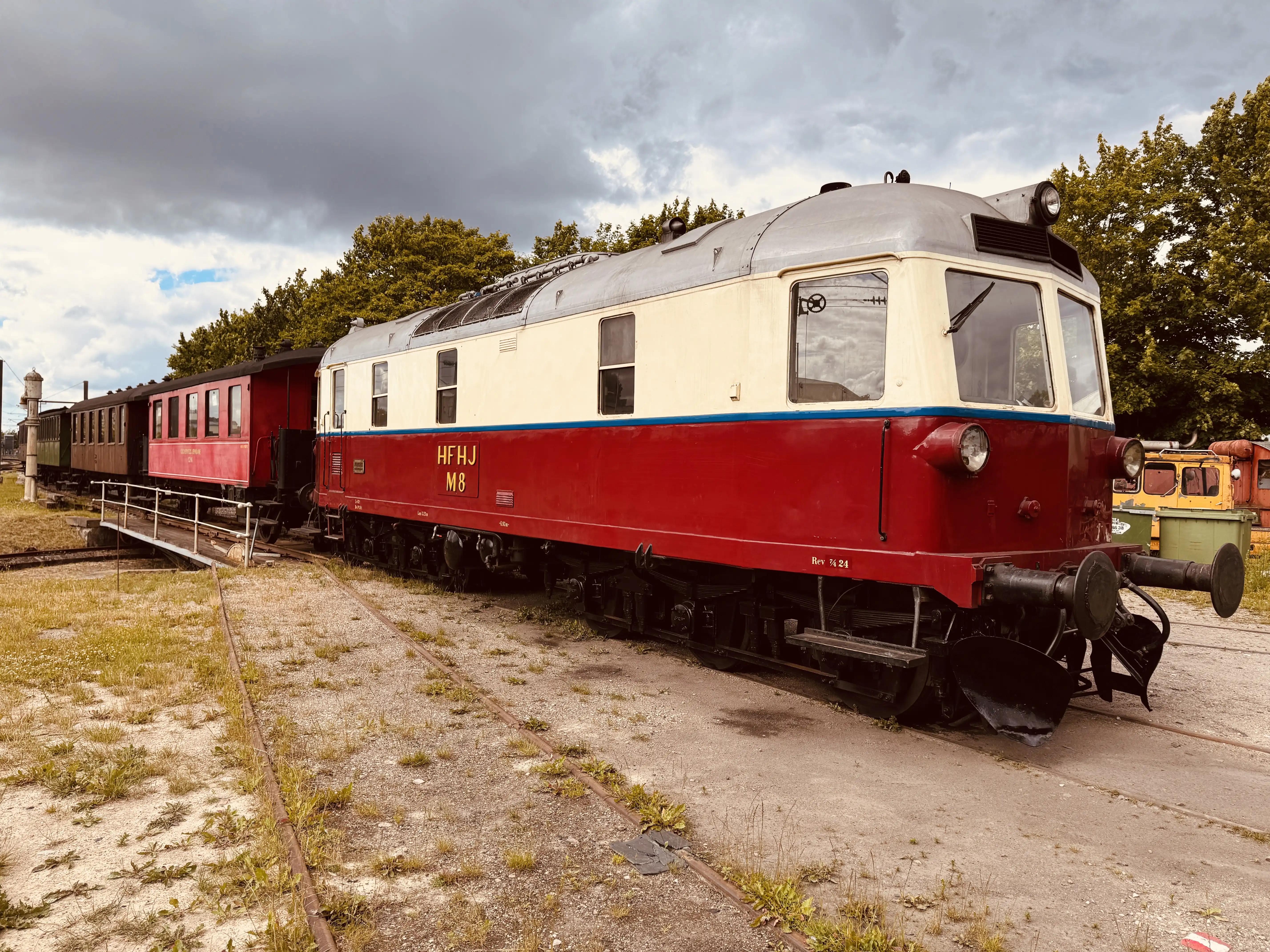 Billede af HFHJ M 8 fotograferet ud for Rungsted Kyst Station. Billede af HFHJ M 8 fotograferet ud for Rungsted Kyst Station.