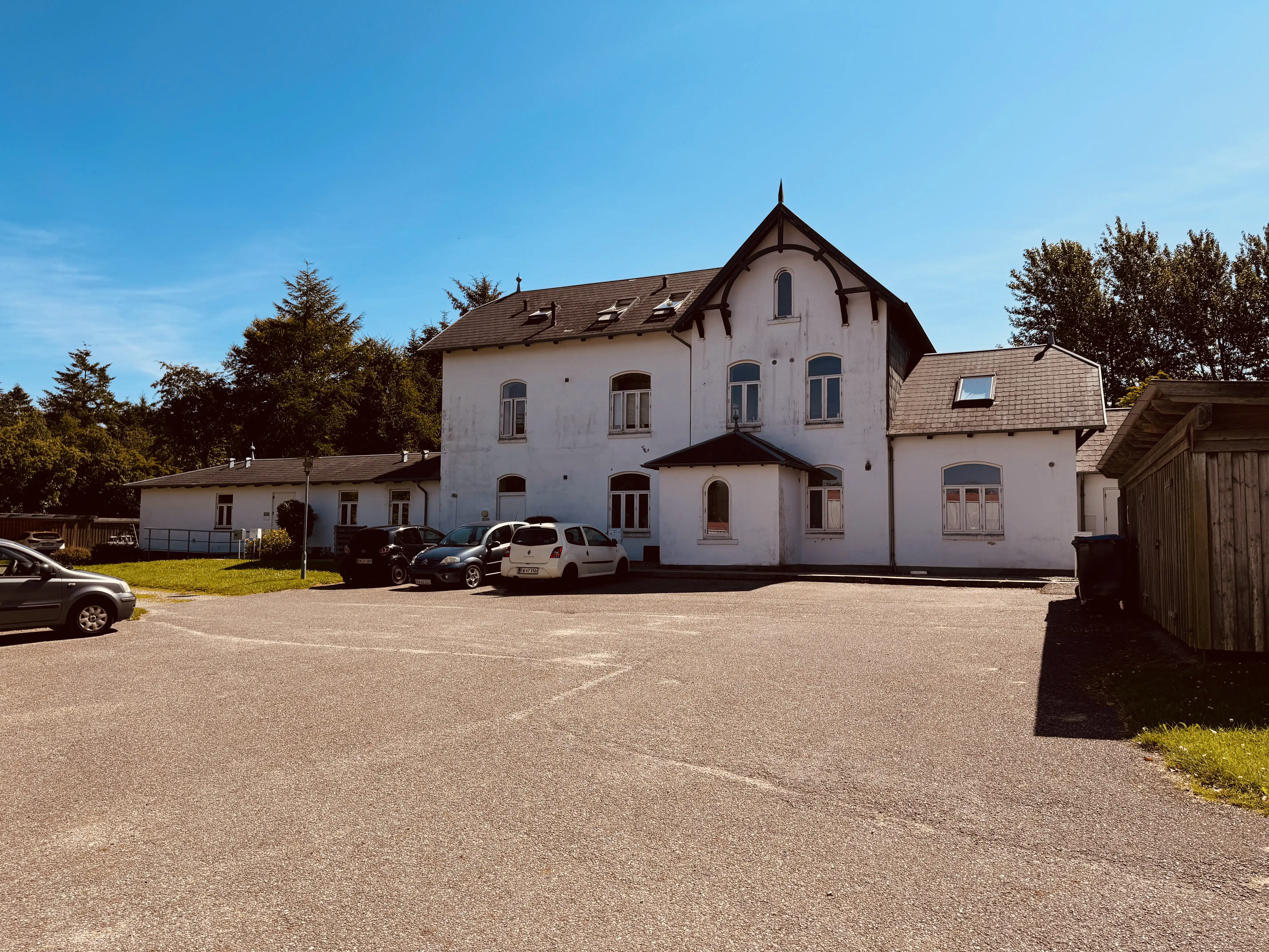 Billede af Sommersted Amtsbanegård. Billede af Sommersted Amtsbanegård.