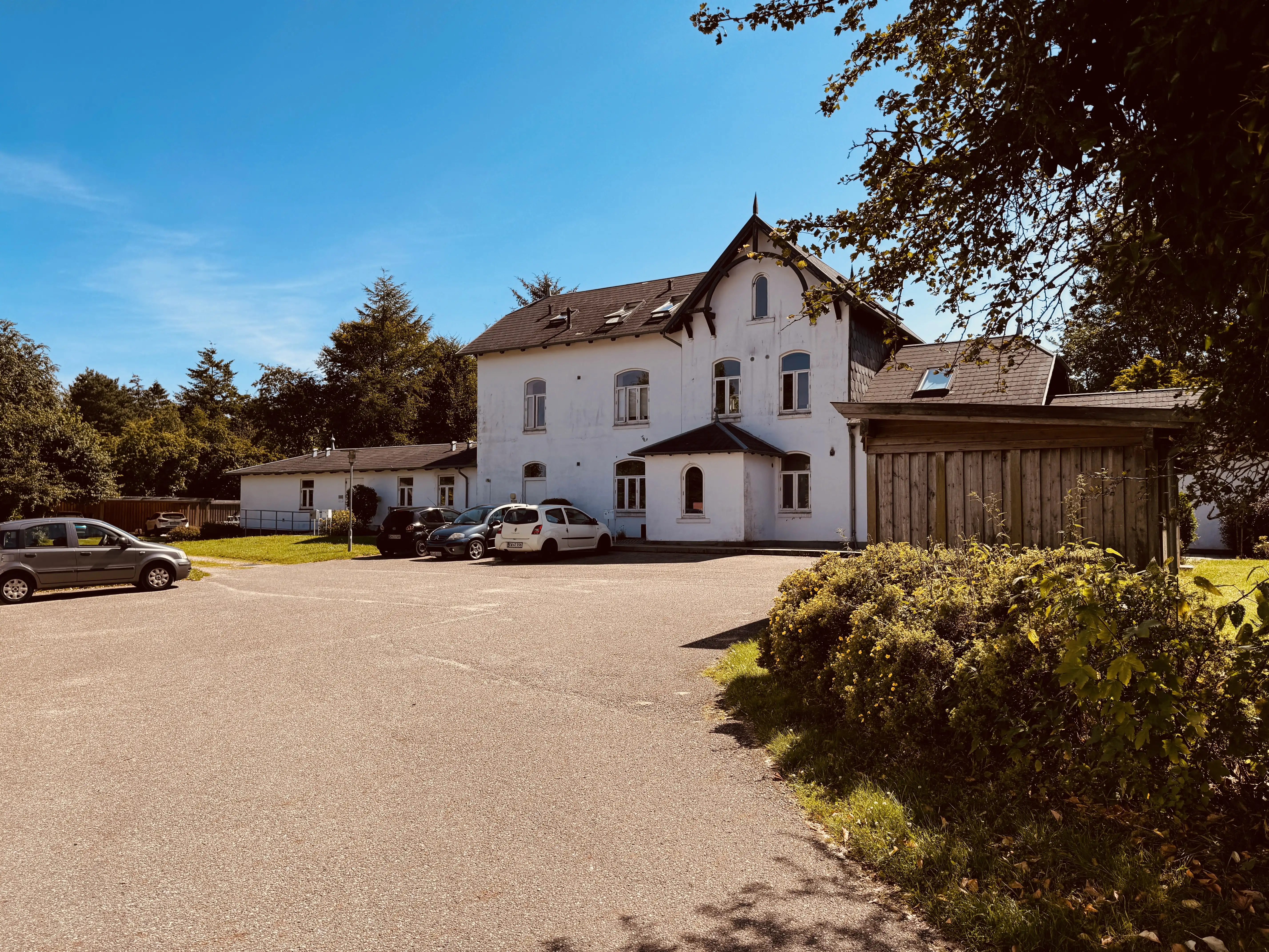 Billede af Sommersted Amtsbanegård. Billede af Sommersted Amtsbanegård.