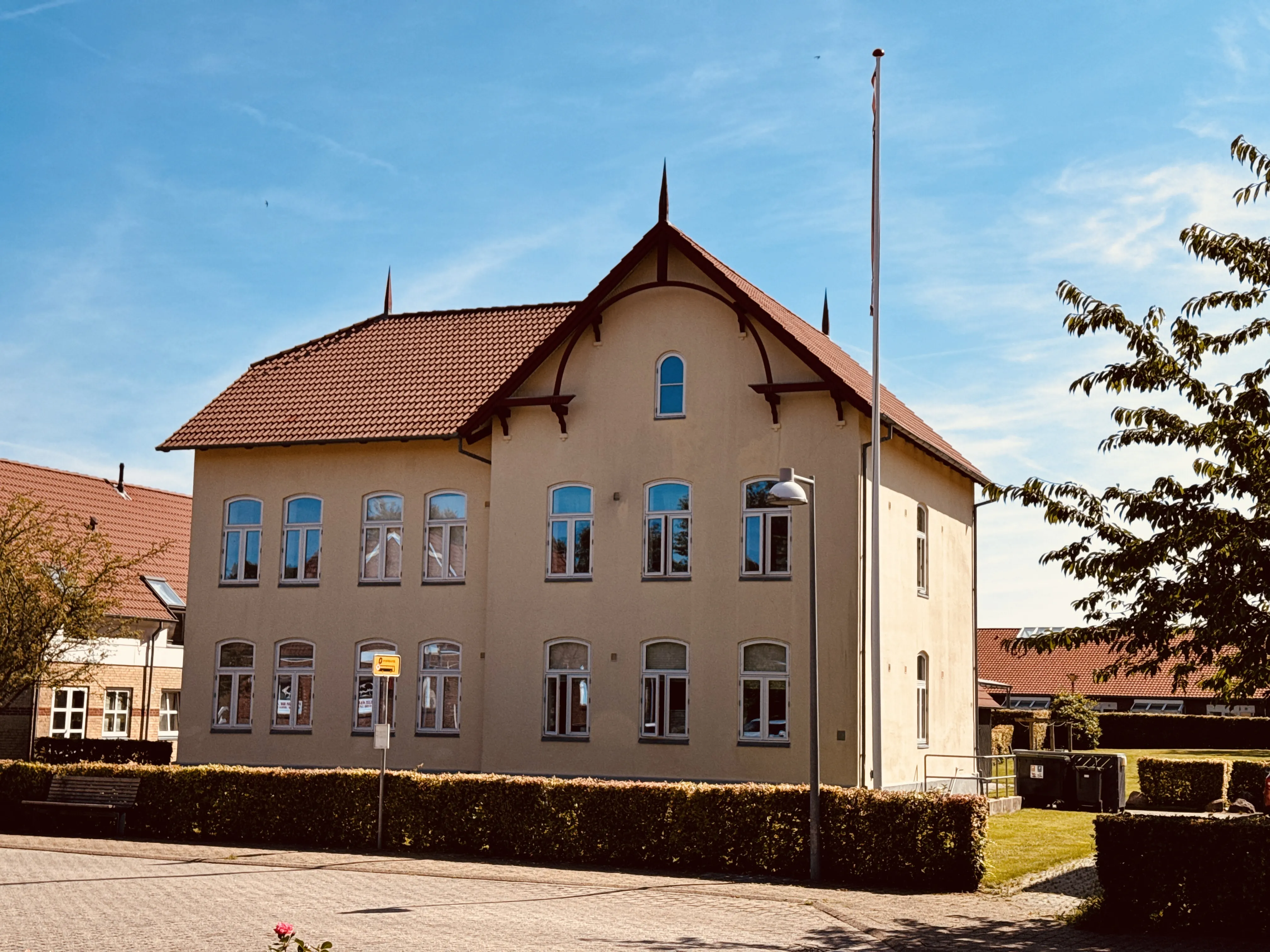 Billede af Skodborg Amtsbanegård. Billede af Skodborg Amtsbanegård.