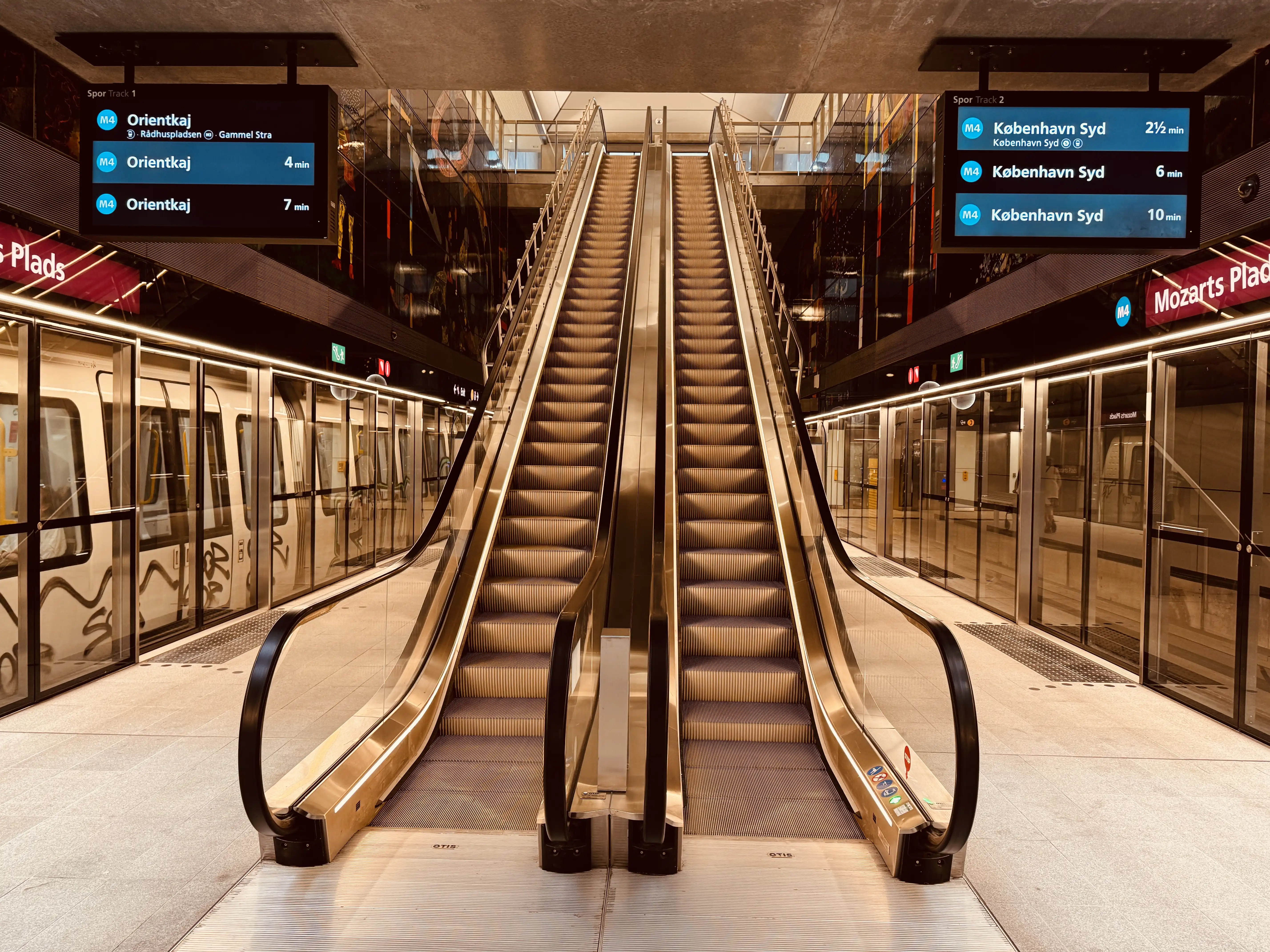 Billede af Mozarts Plads Metrostation. Billede af Mozarts Plads Metrostation.