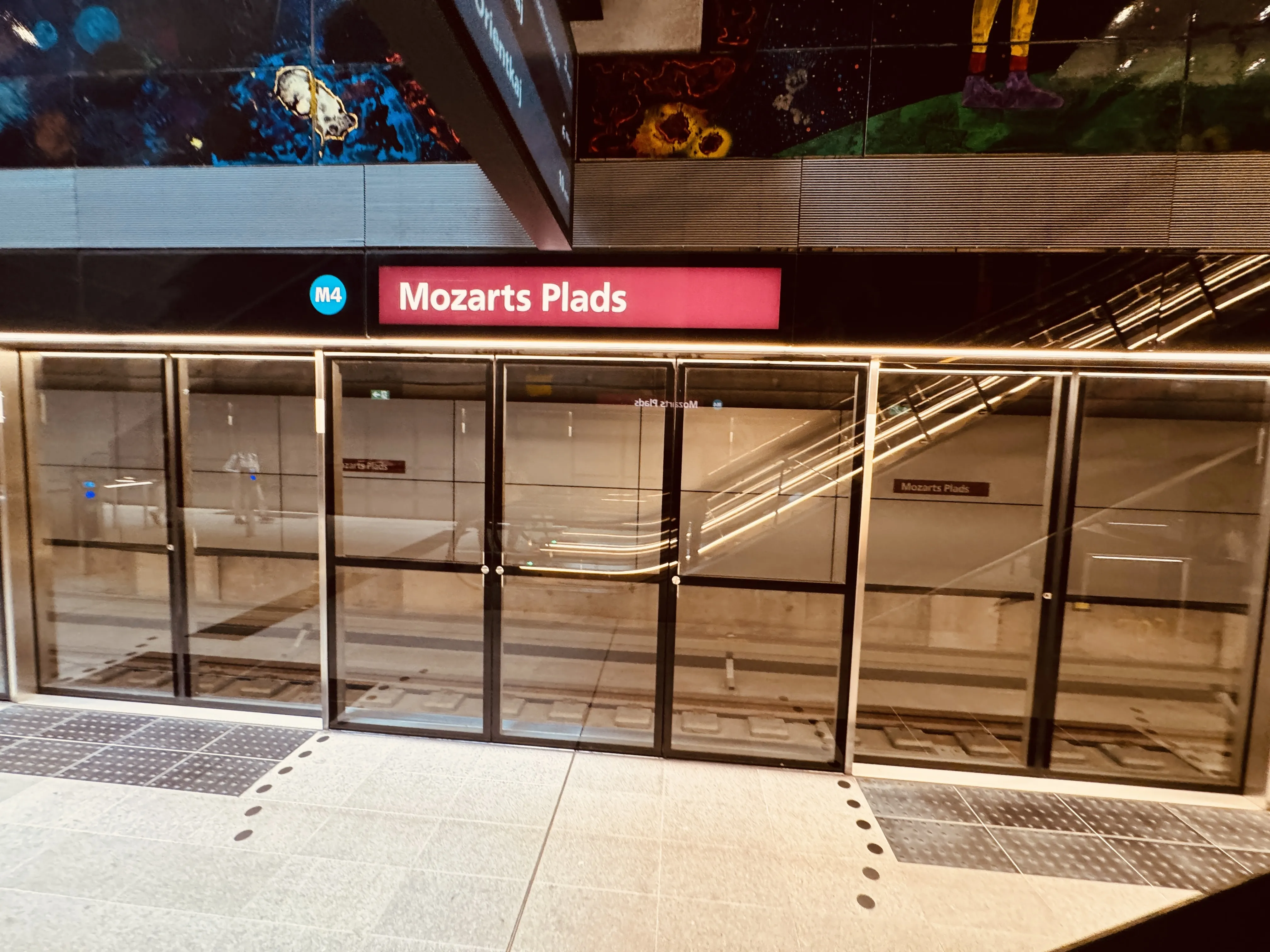 Billede af Mozarts Plads Metrostation. Billede af Mozarts Plads Metrostation.