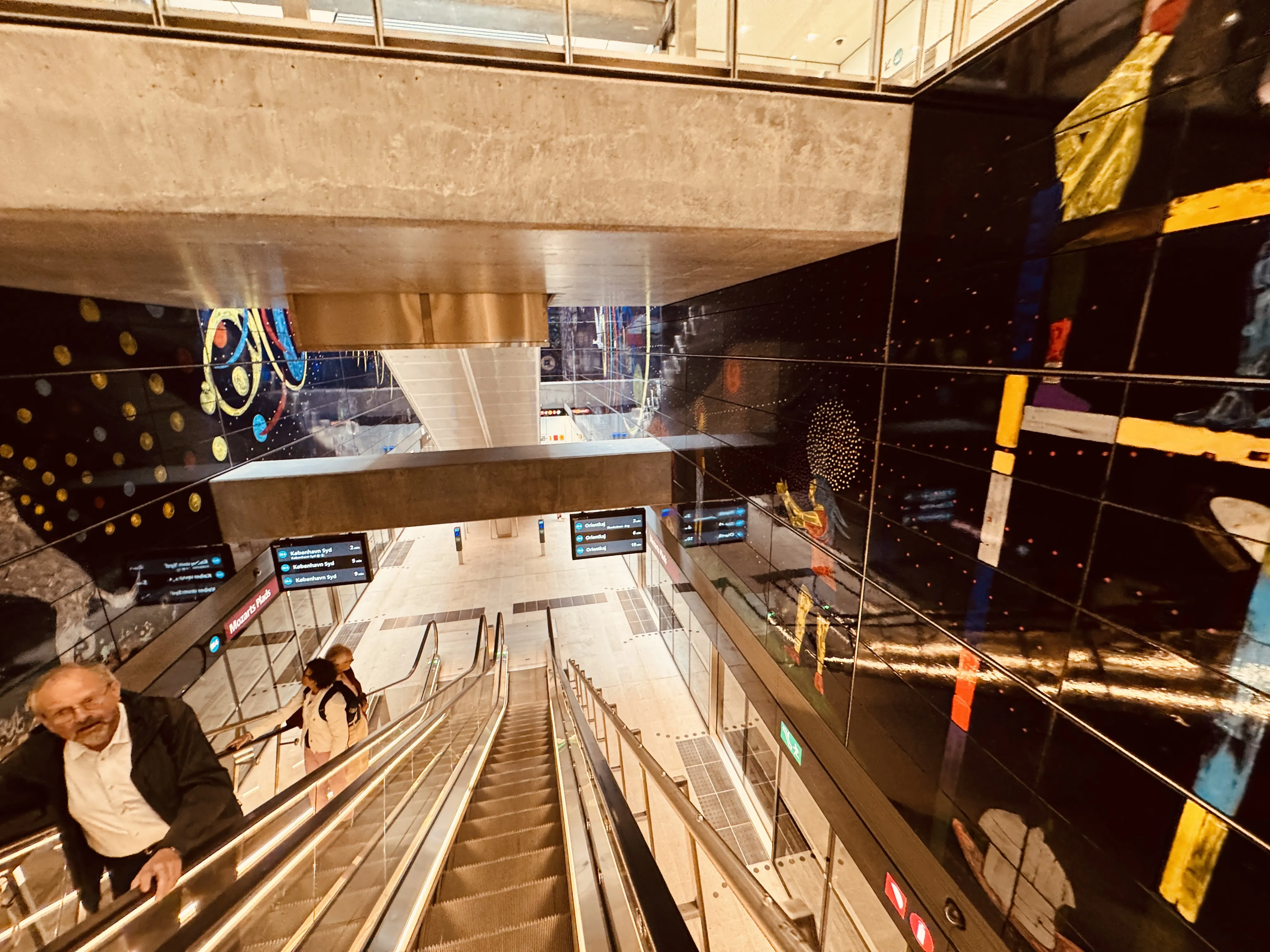 Billede af Mozarts Plads Metrostation. Billede af Mozarts Plads Metrostation.