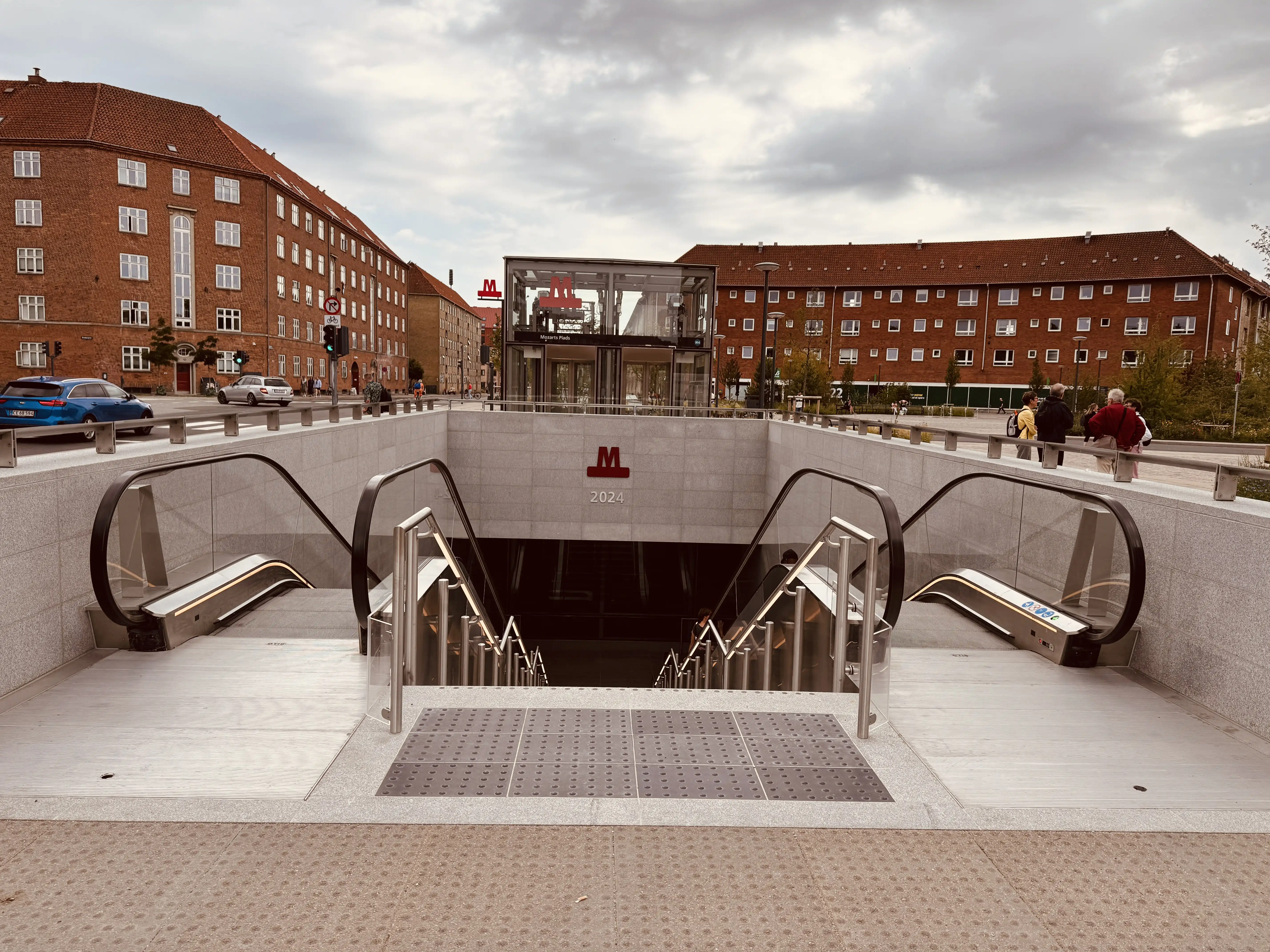 Billede af Mozarts Plads Metrostation. Billede af Mozarts Plads Metrostation.