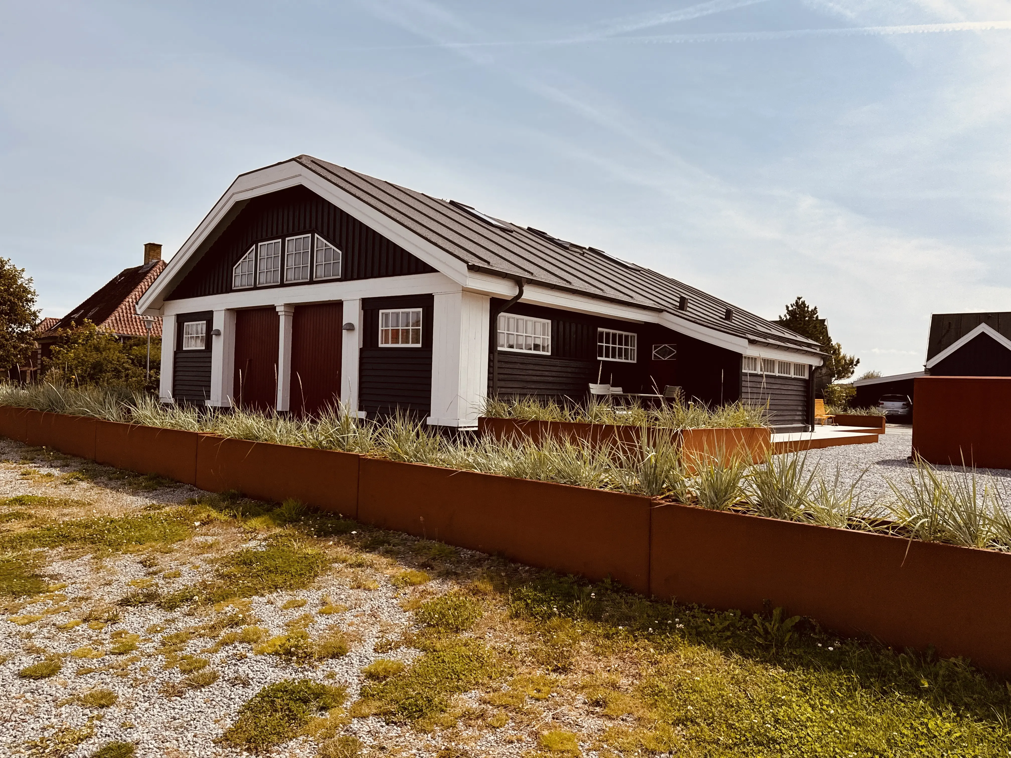 Billede af ventesalen til badegæster ved Lønstrup Station, som blev opført året efter banens åbning, til de mange badegæster der benyttede banen.