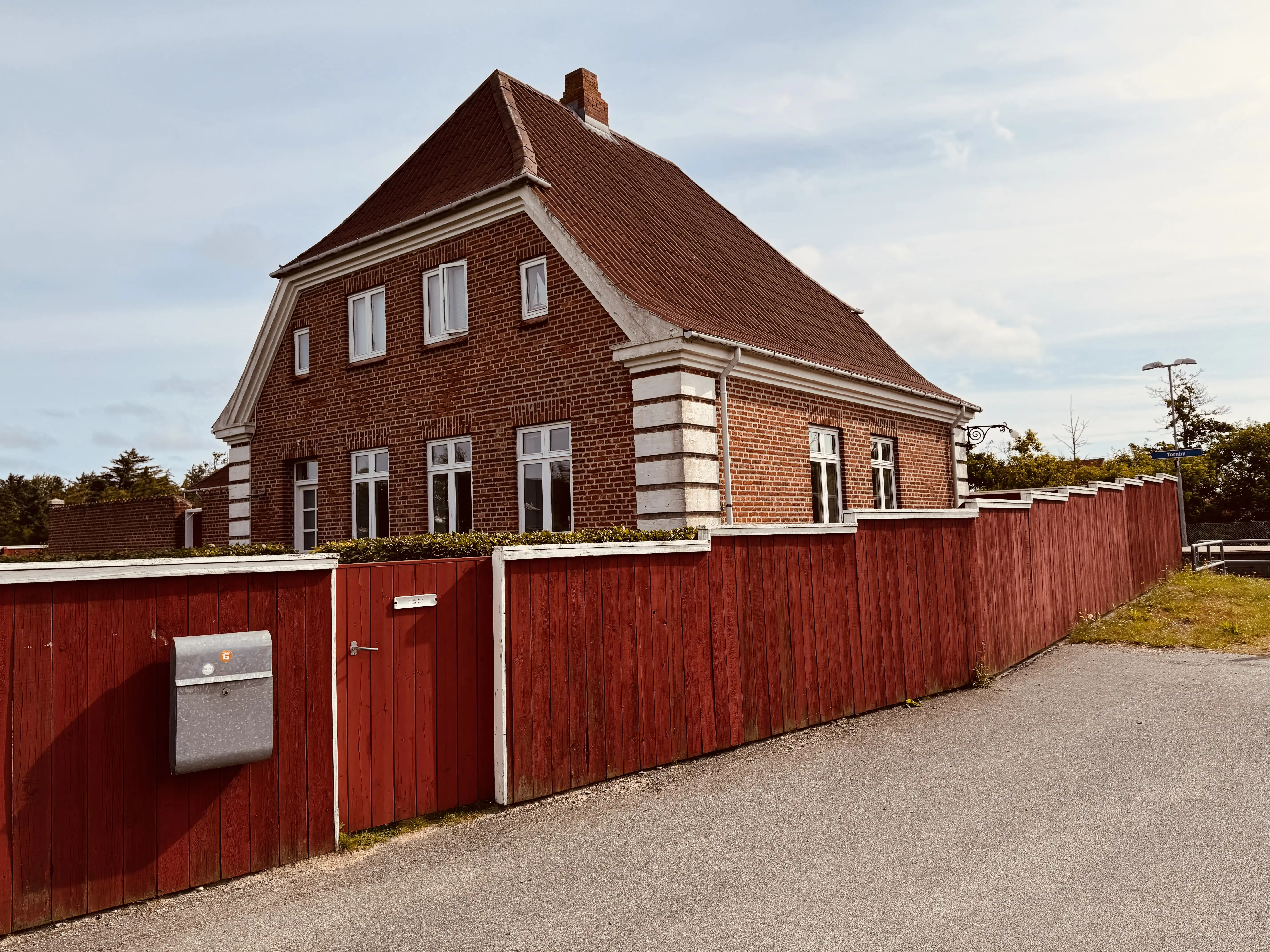 Billede af Tornby Station. Billede af Tornby Station.