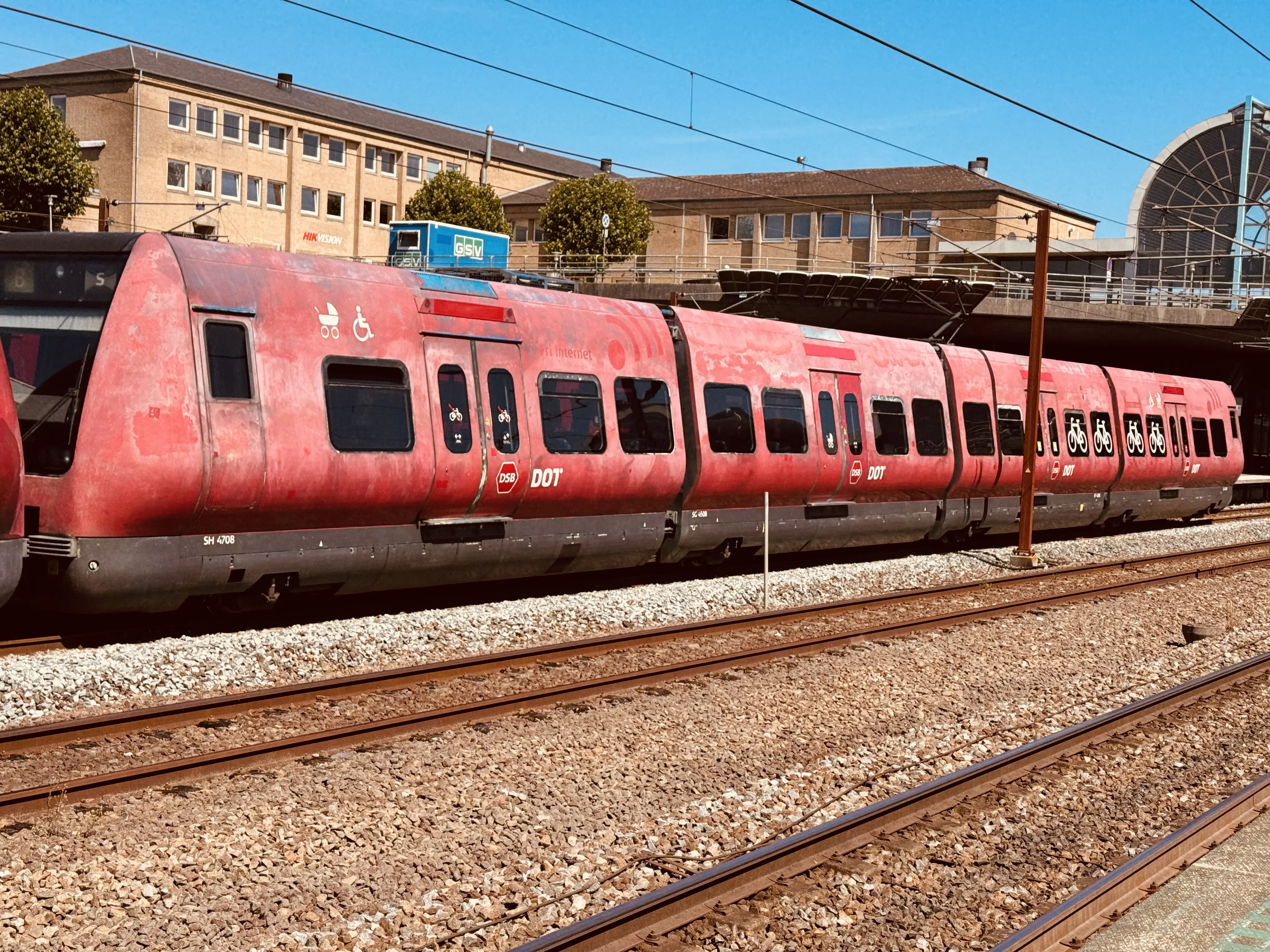 Billede af DSB SE 4108 fotograferet ud for Høje Taastrup Station.
