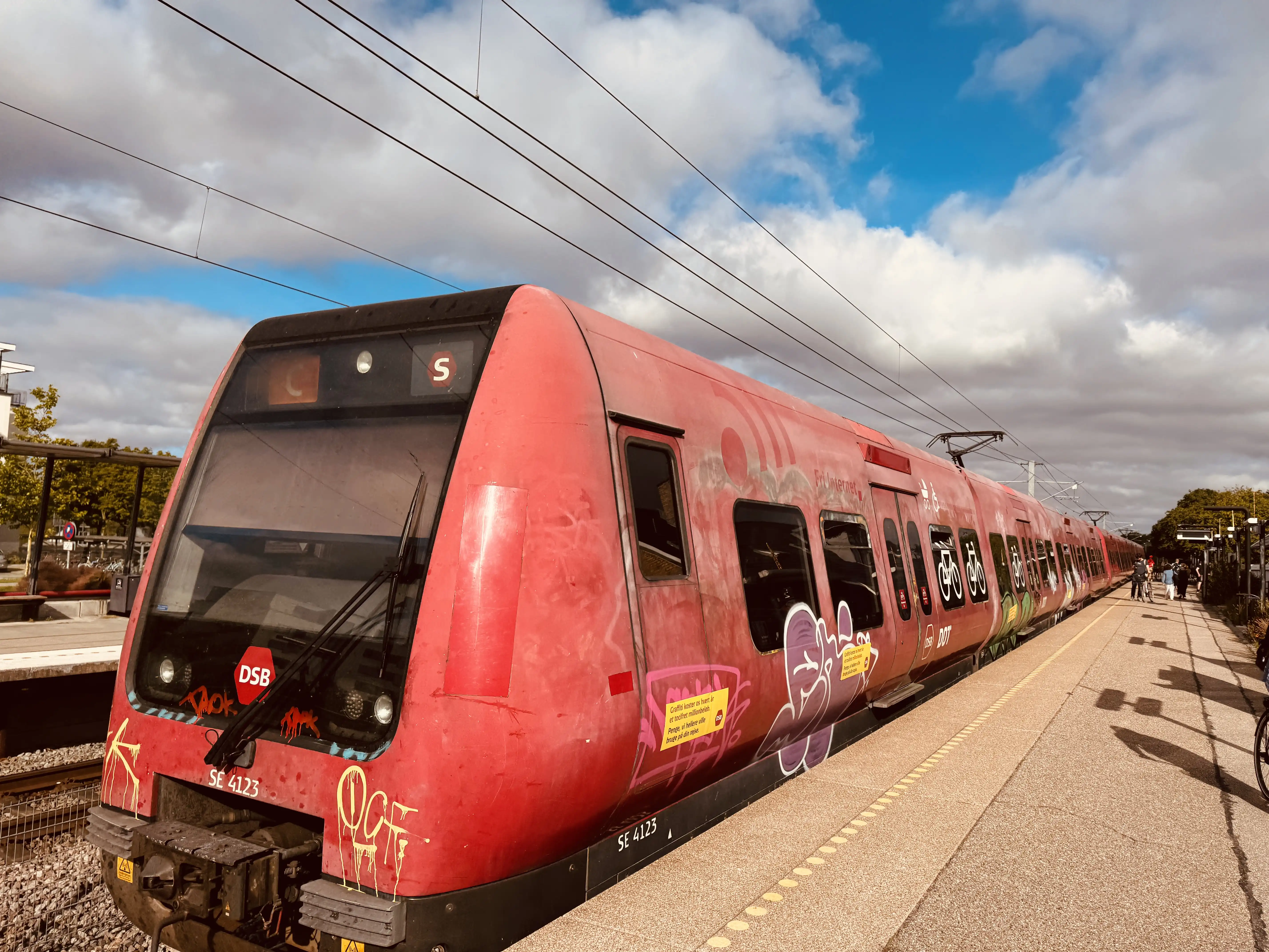 Billede af DSB SE 4123 fotograferet ud for Måløv Station.
