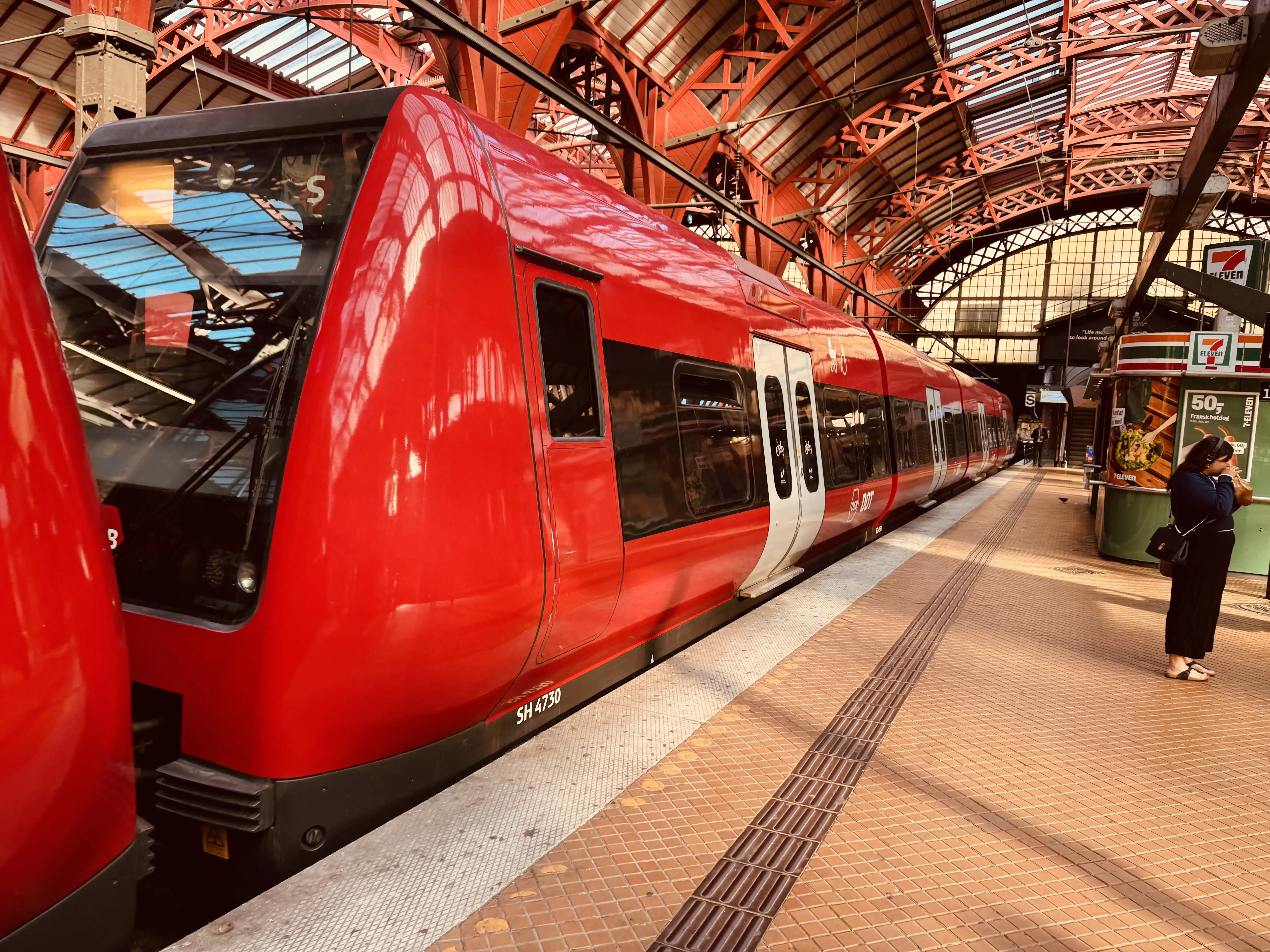 Billede af DSB SE 4130 fotograferet ud for København Hovedbanegård. Billede af DSB SE 4130 fotograferet ud for København Hovedbanegård.