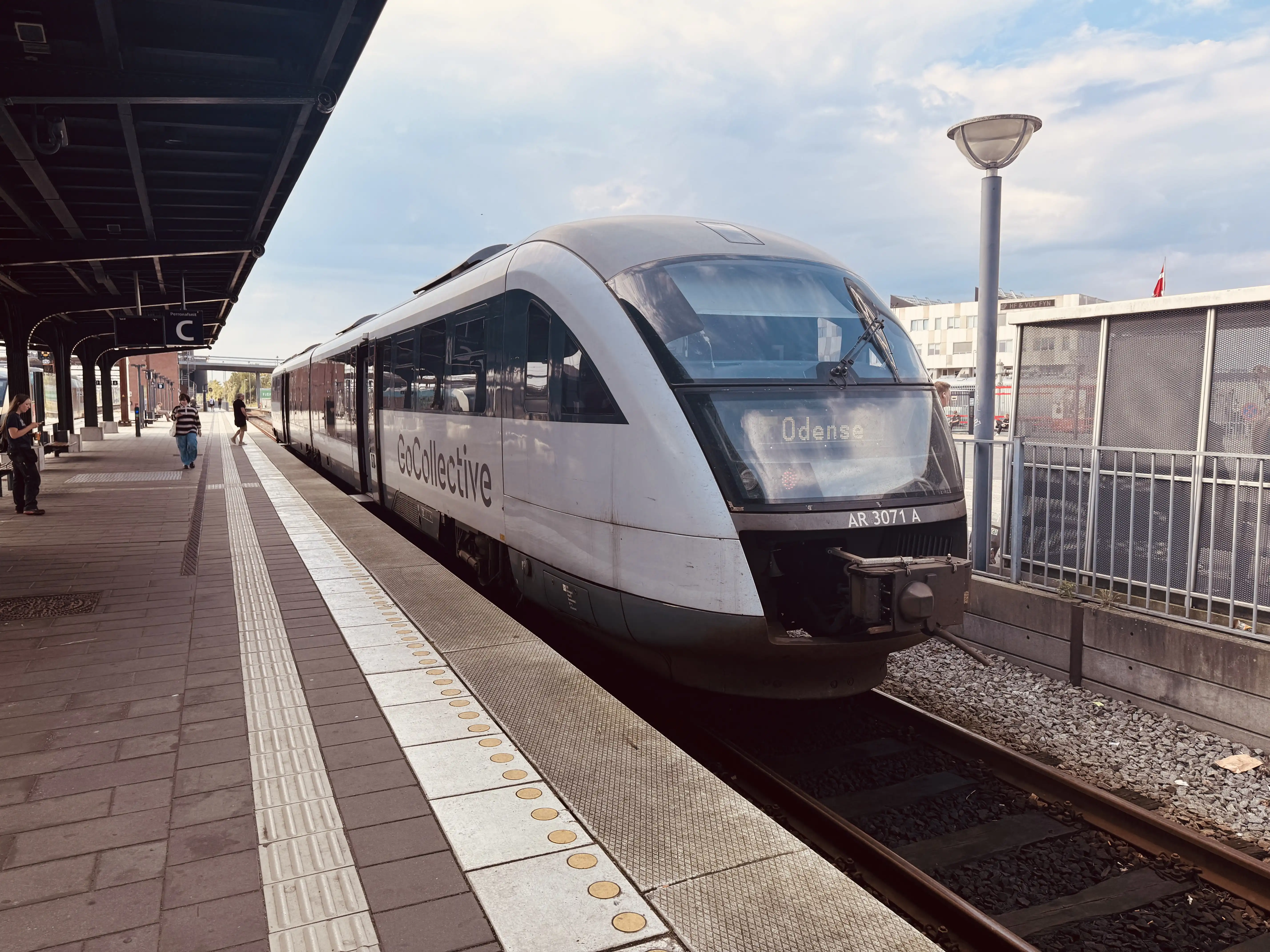 Billede af GoCollective AR 3071, tidligere DSB MQ 4121-4921 fotograferet ud for Odense Banegård Center. Billede af GoCollective AR 3071, tidligere DSB MQ 4121-4921 fotograferet ud for Odense Banegård Center.