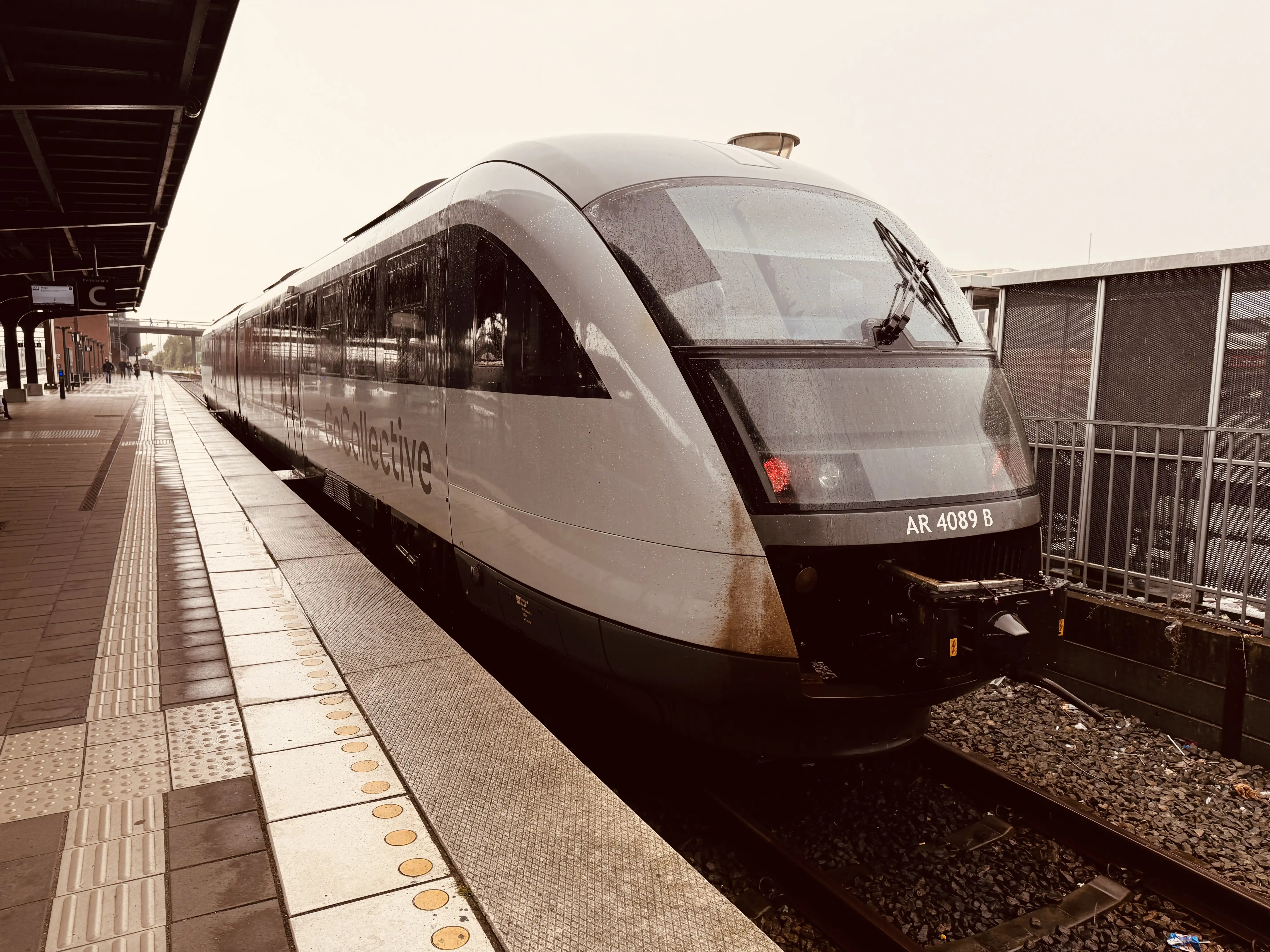 Billede af GoCollective AR 4089, tidligere DSB MQ 4129-4929 fotograferet ud for Odense Banegård Center. Billede af GoCollective AR 4089, tidligere DSB MQ 4129-4929 fotograferet ud for Odense Banegård Center.