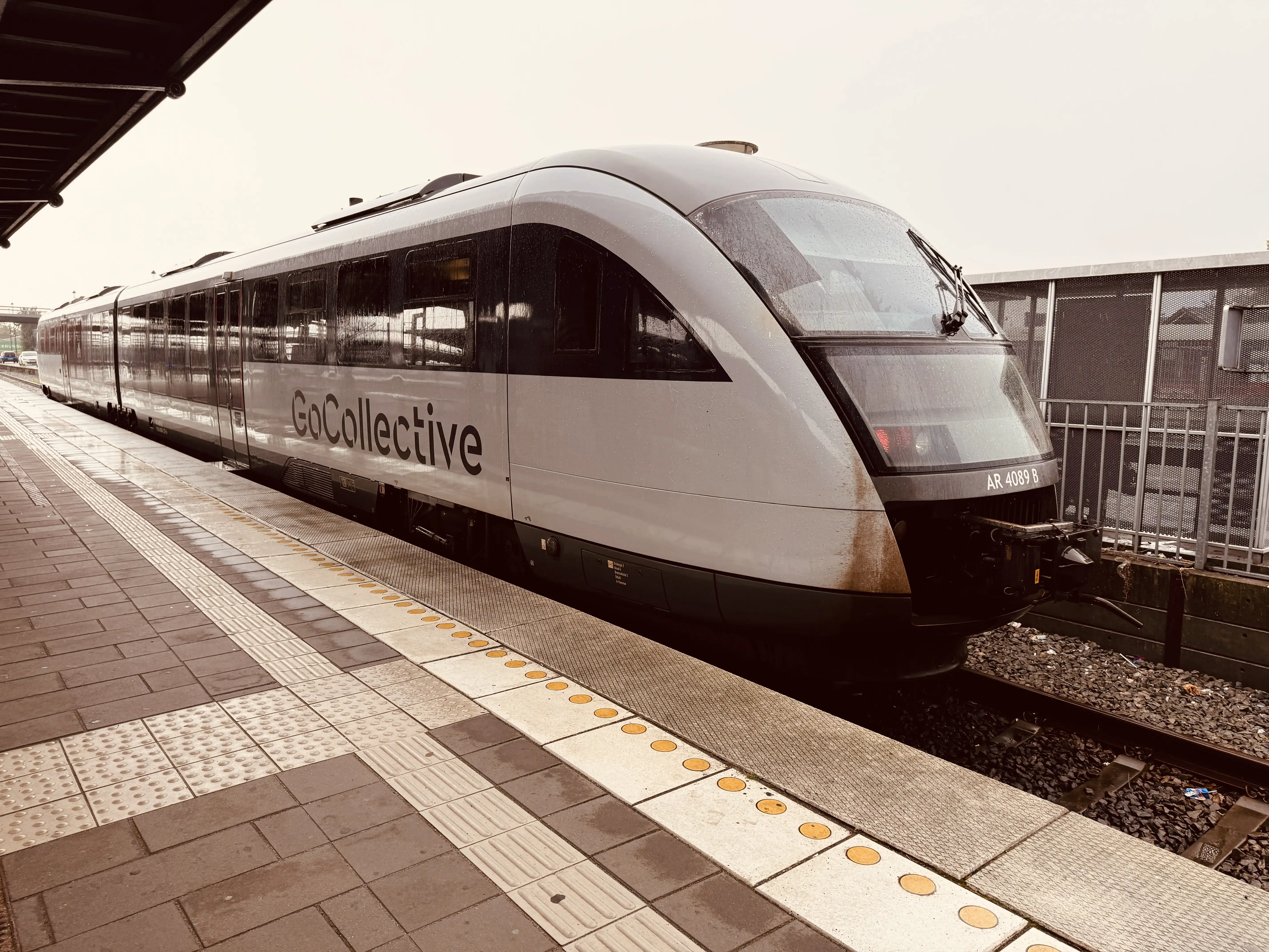 Billede af GoCollective AR 4089, tidligere DSB MQ 4129-4929 fotograferet ud for Odense Banegård Center. Billede af GoCollective AR 4089, tidligere DSB MQ 4129-4929 fotograferet ud for Odense Banegård Center.