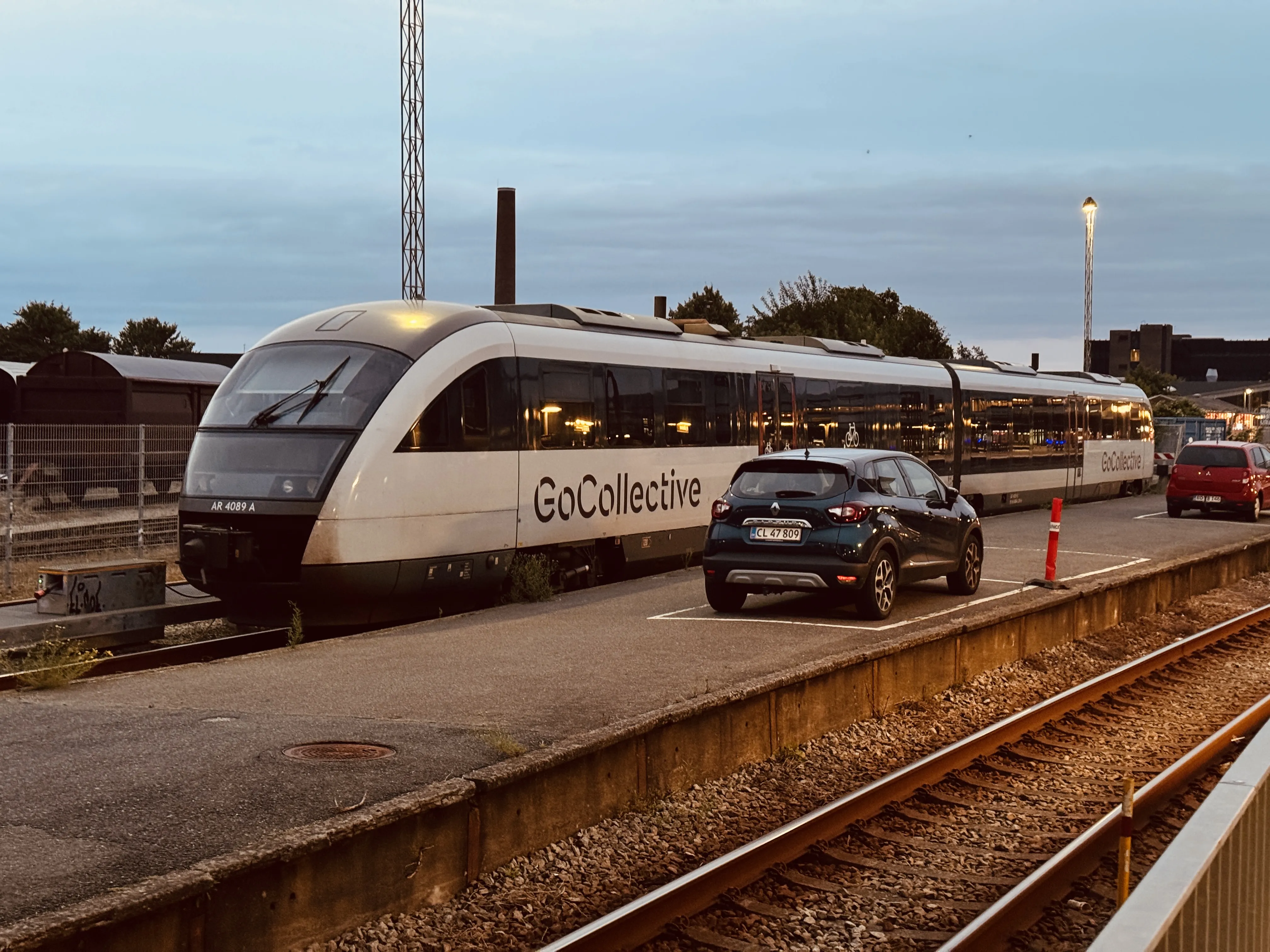 Billede af GoCollective AR 4089, tidligere DSB MQ 4129-4929 fotograferet ud for Odense Banegård Center. Billede af GoCollective AR 4089, tidligere DSB MQ 4129-4929 fotograferet ud for Odense Banegård Center.