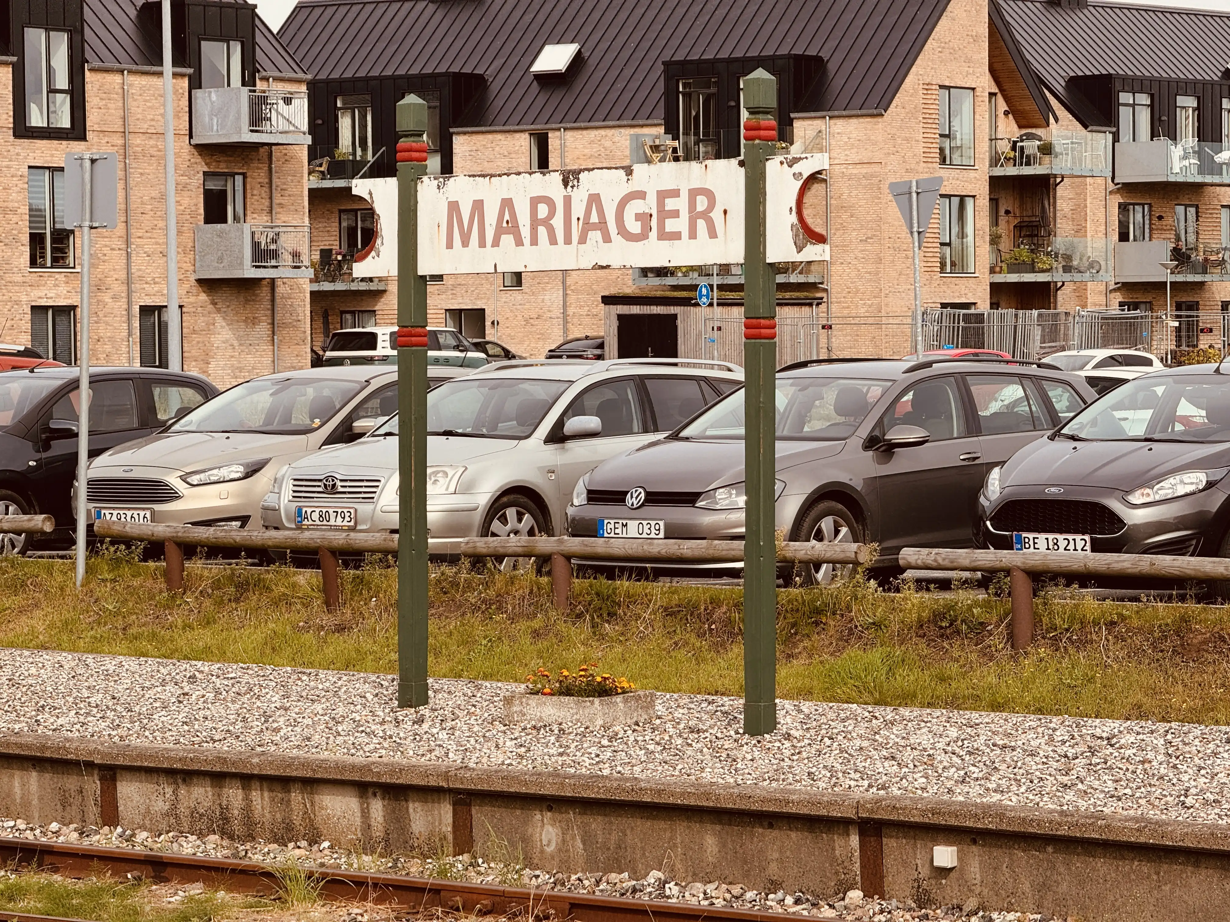 Billede af perronskiltet ud for Mariager Station. Billede af perronskiltet ud for Mariager Station.