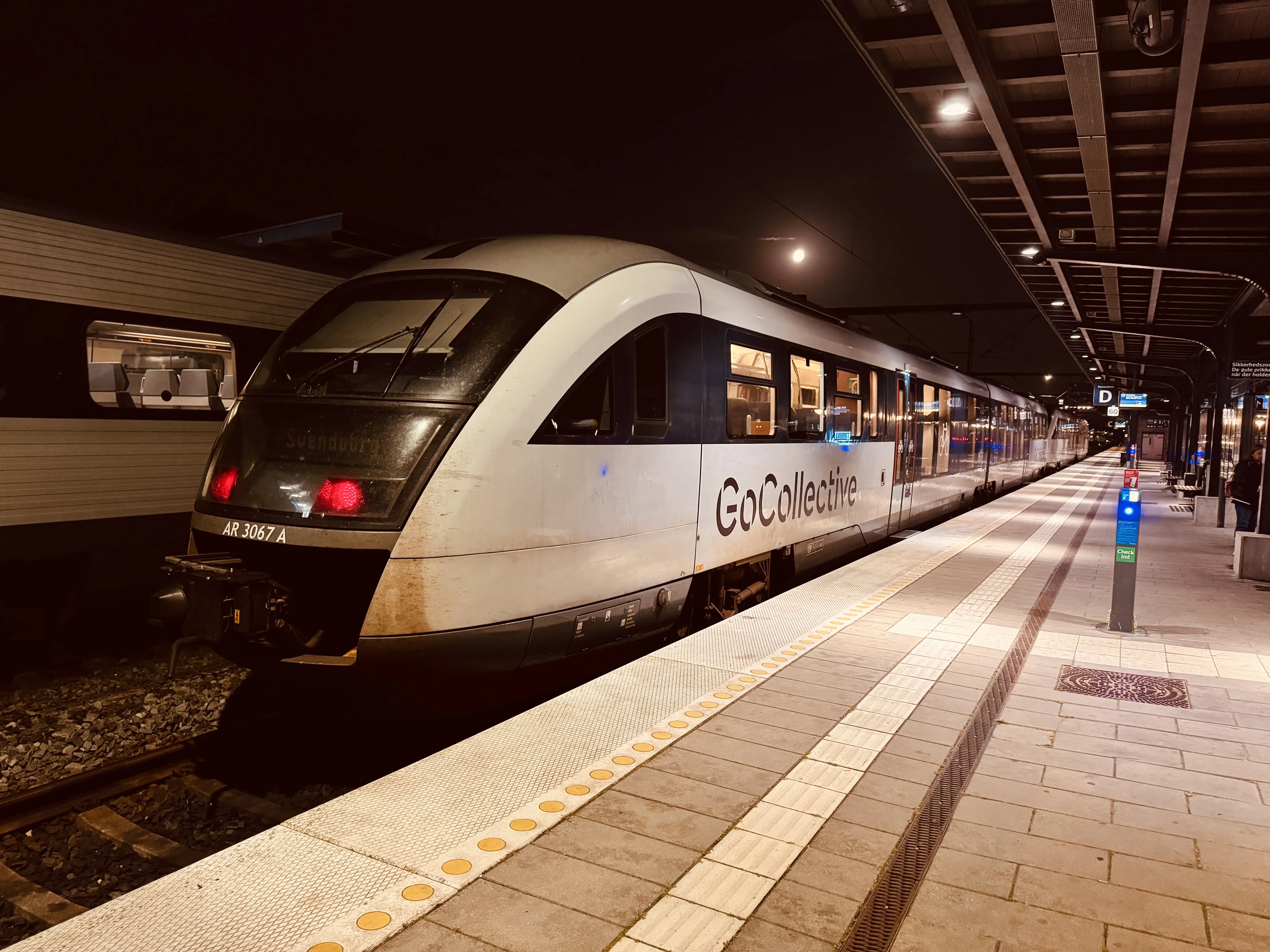 Billede af GoCollective AR 3067, tidligere DSB MQ 4117-4917 fotograferet ud for Odense Banegård Center. Billede af GoCollective AR 3067, tidligere DSB MQ 4117-4917 fotograferet ud for Odense Banegård Center.