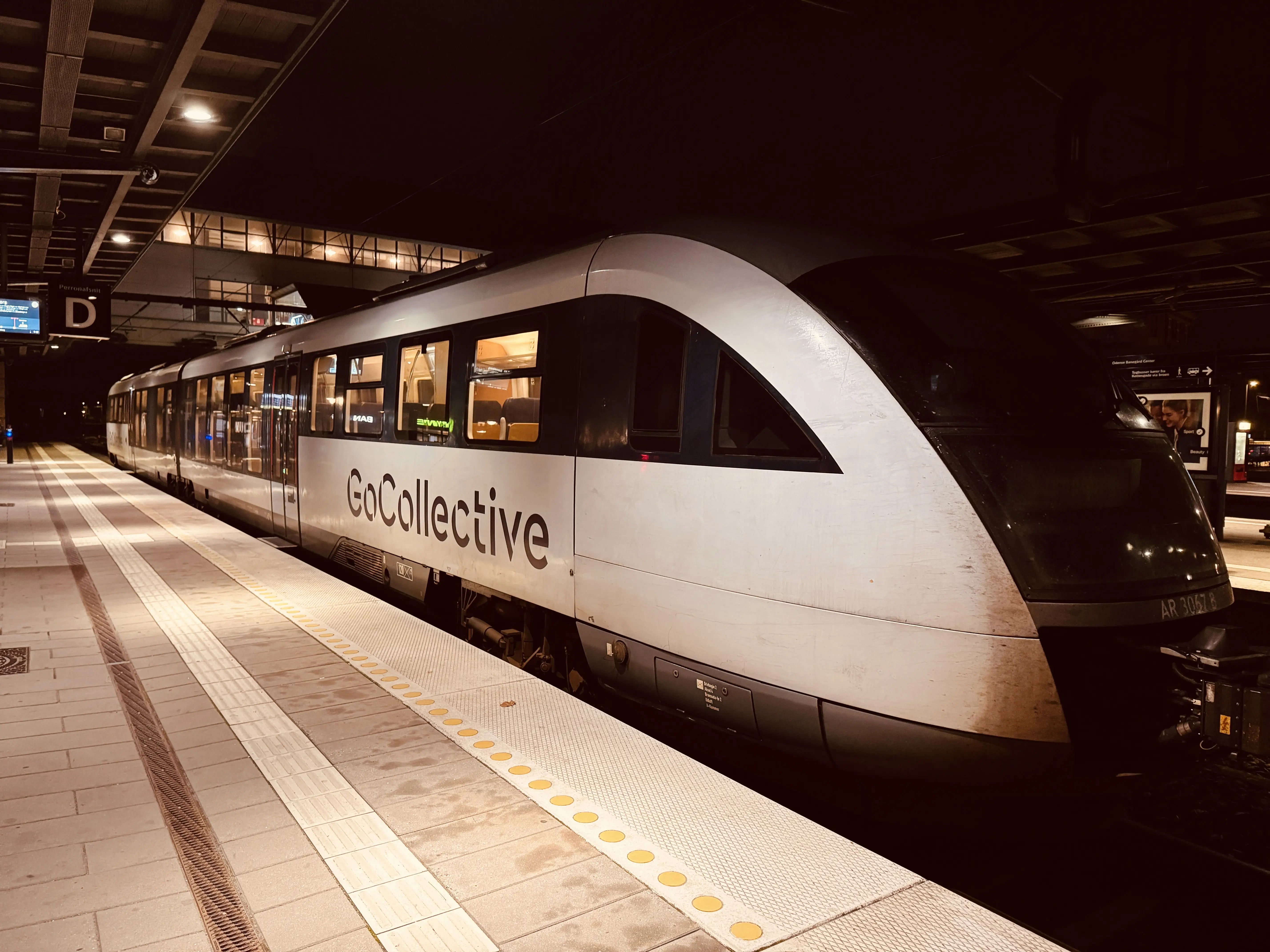 Billede af GoCollective AR 3067, tidligere DSB MQ 4117-4917 fotograferet ud for Odense Banegård Center. Billede af GoCollective AR 3067, tidligere DSB MQ 4117-4917 fotograferet ud for Odense Banegård Center.