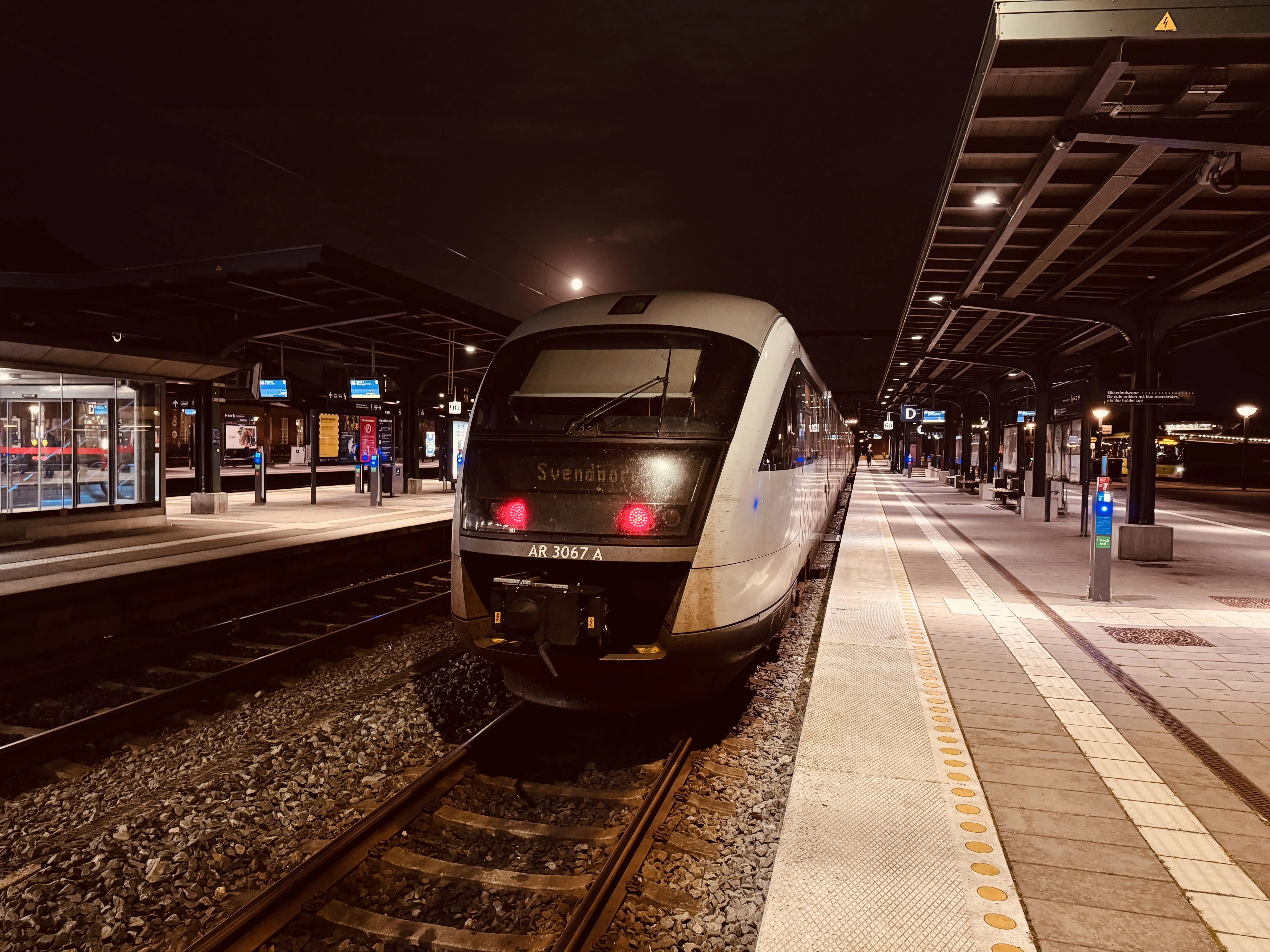 Billede af GoCollective AR 3067, tidligere DSB MQ 4117-4917 fotograferet ud for Odense Banegård Center. Billede af GoCollective AR 3067, tidligere DSB MQ 4117-4917 fotograferet ud for Odense Banegård Center.