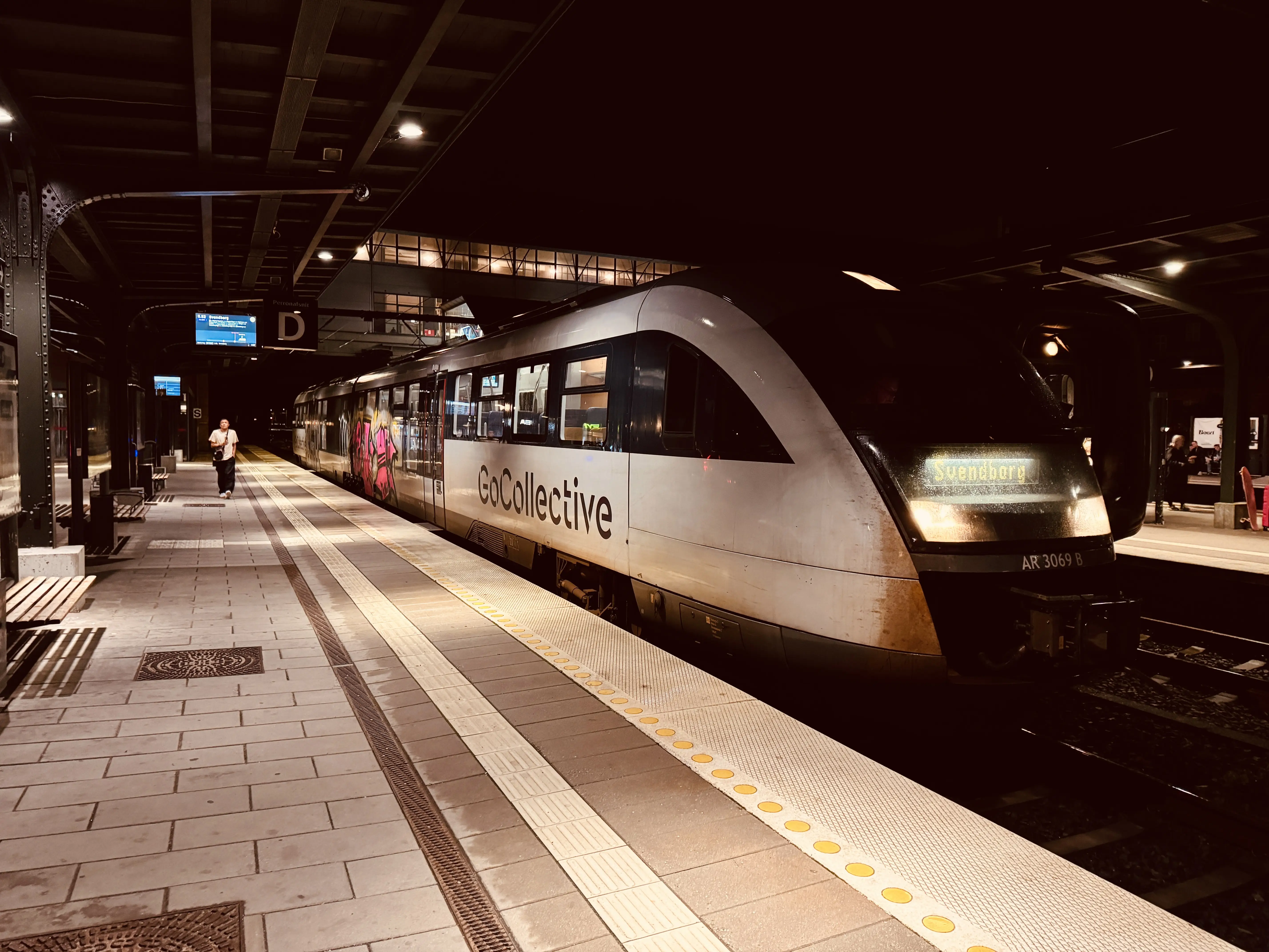 Billede af GoCollective AR 3069, tidligere DSB MQ 4119-4919 fotograferet ud for Odense Banegård Center. Billede af GoCollective AR 3069, tidligere DSB MQ 4119-4919 fotograferet ud for Odense Banegård Center.