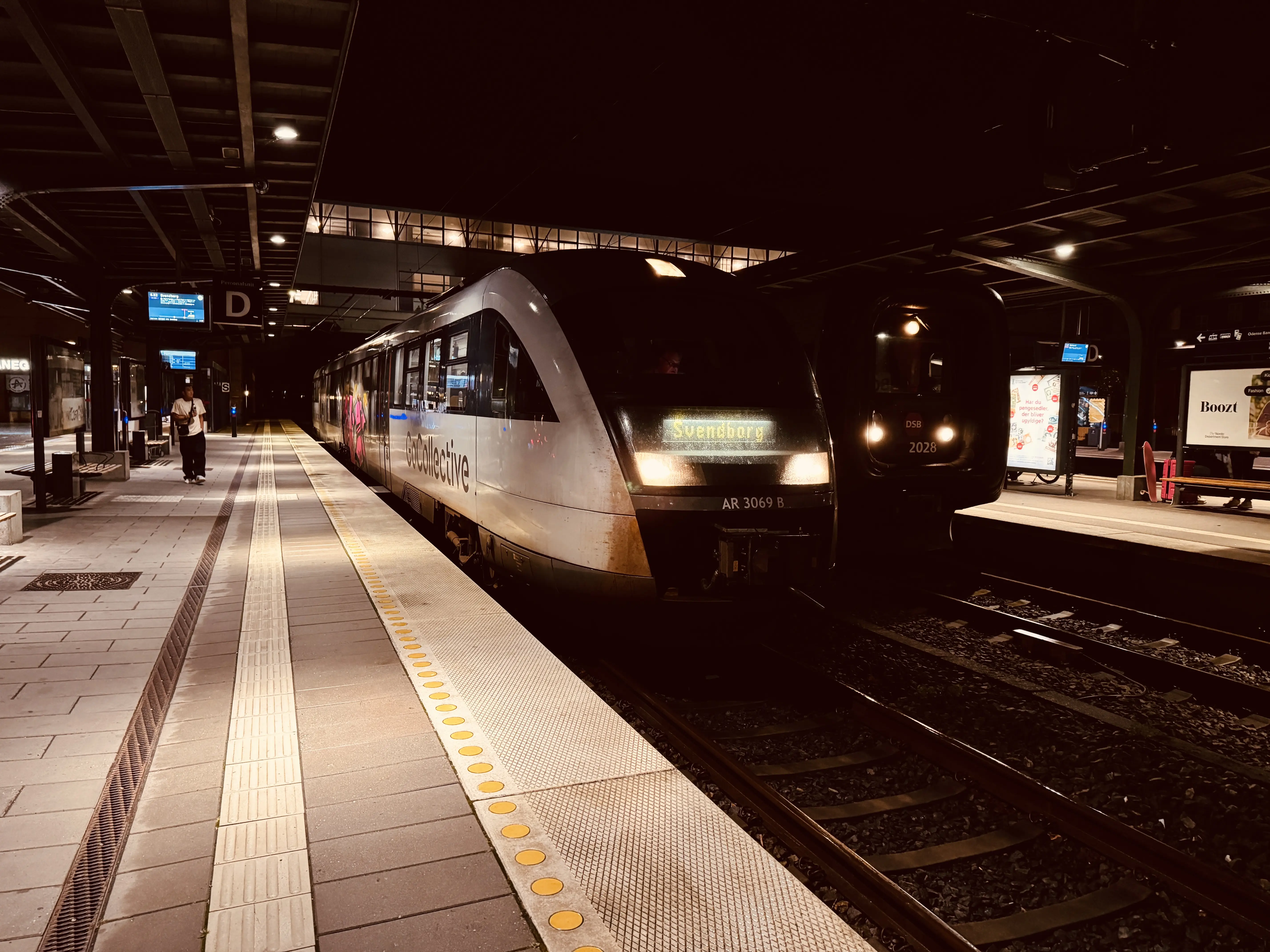 Billede af GoCollective AR 3069, tidligere DSB MQ 4119-4919 fotograferet ud for Odense Banegård Center. Billede af GoCollective AR 3069, tidligere DSB MQ 4119-4919 fotograferet ud for Odense Banegård Center.