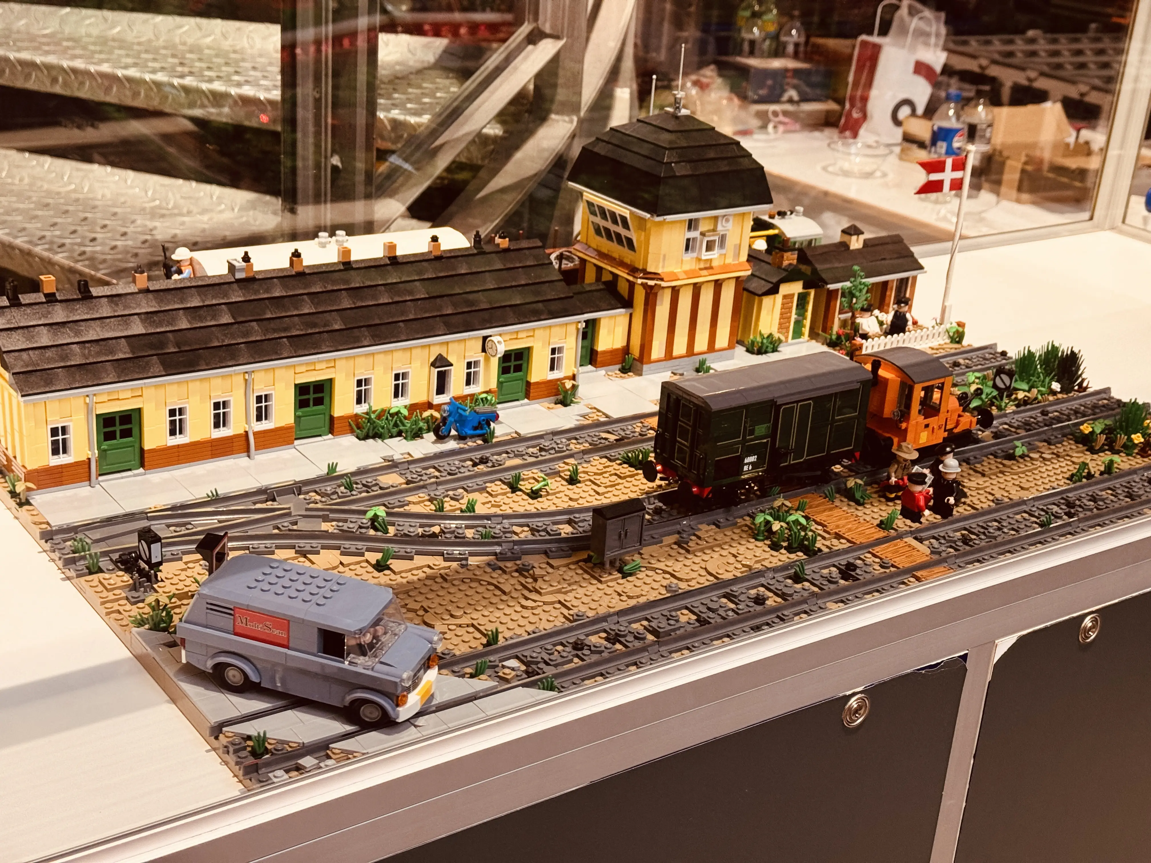 Danmarks Jernbanemuseum - Togklodsen Oplev detaljerede jernbanemodeller i LEGO