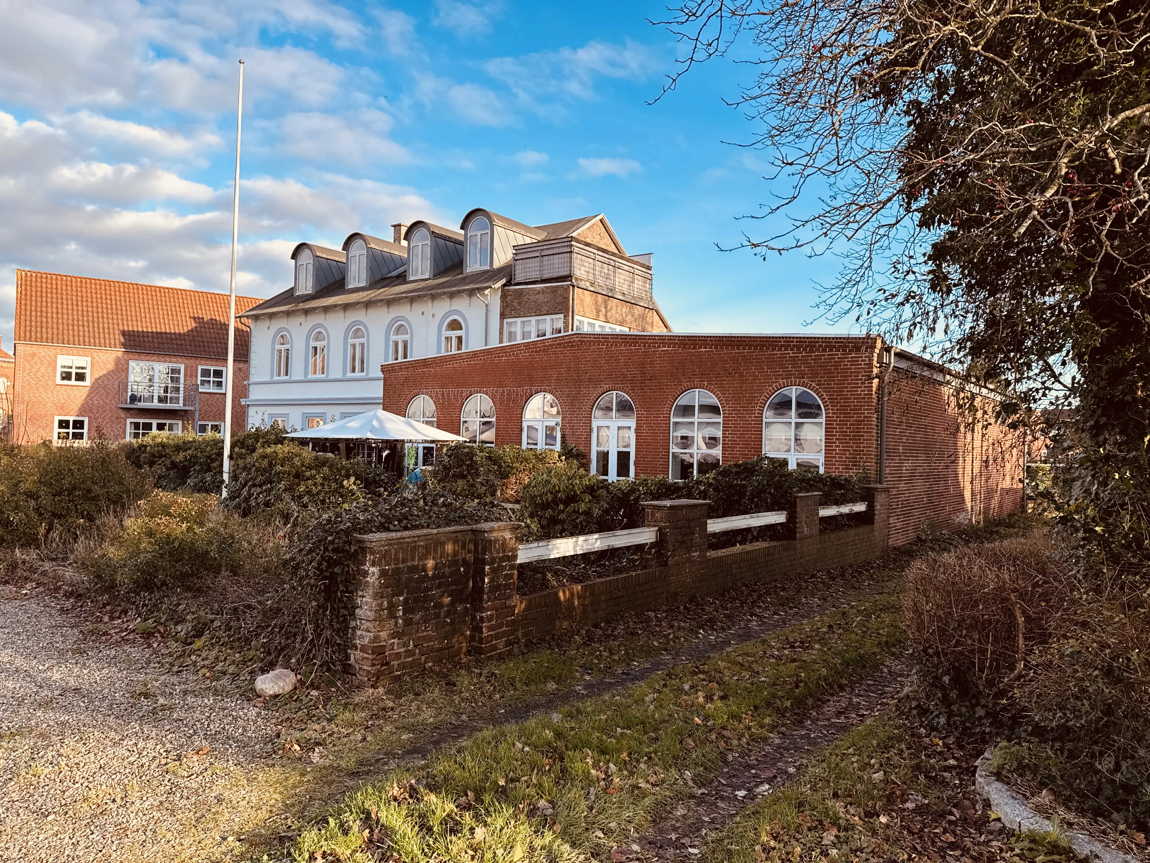 Billede af Tønder Marskbanegård. Billede af Tønder Marskbanegård.