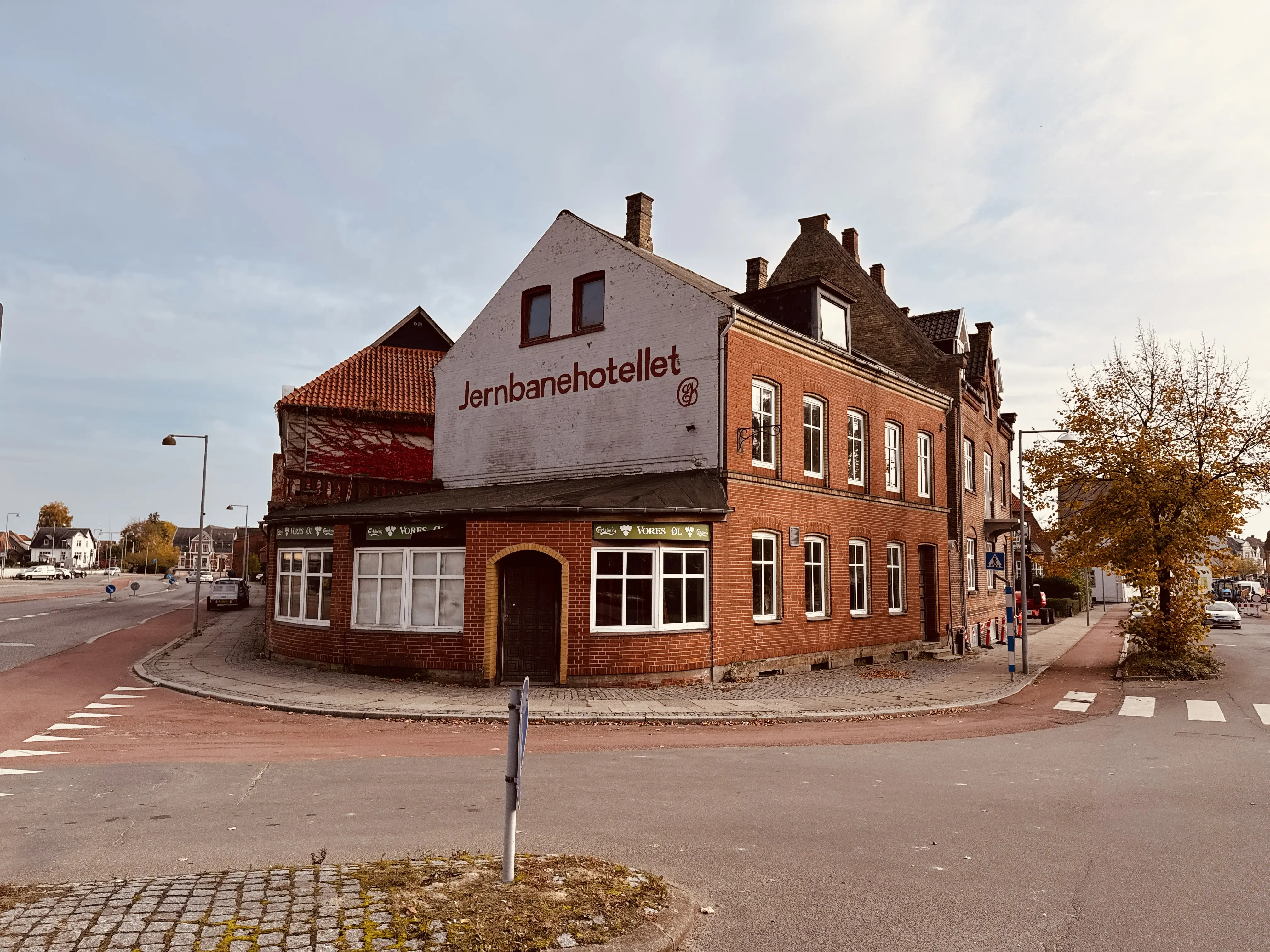 Billede af Jernbanehotellet over for Nakskov Station.