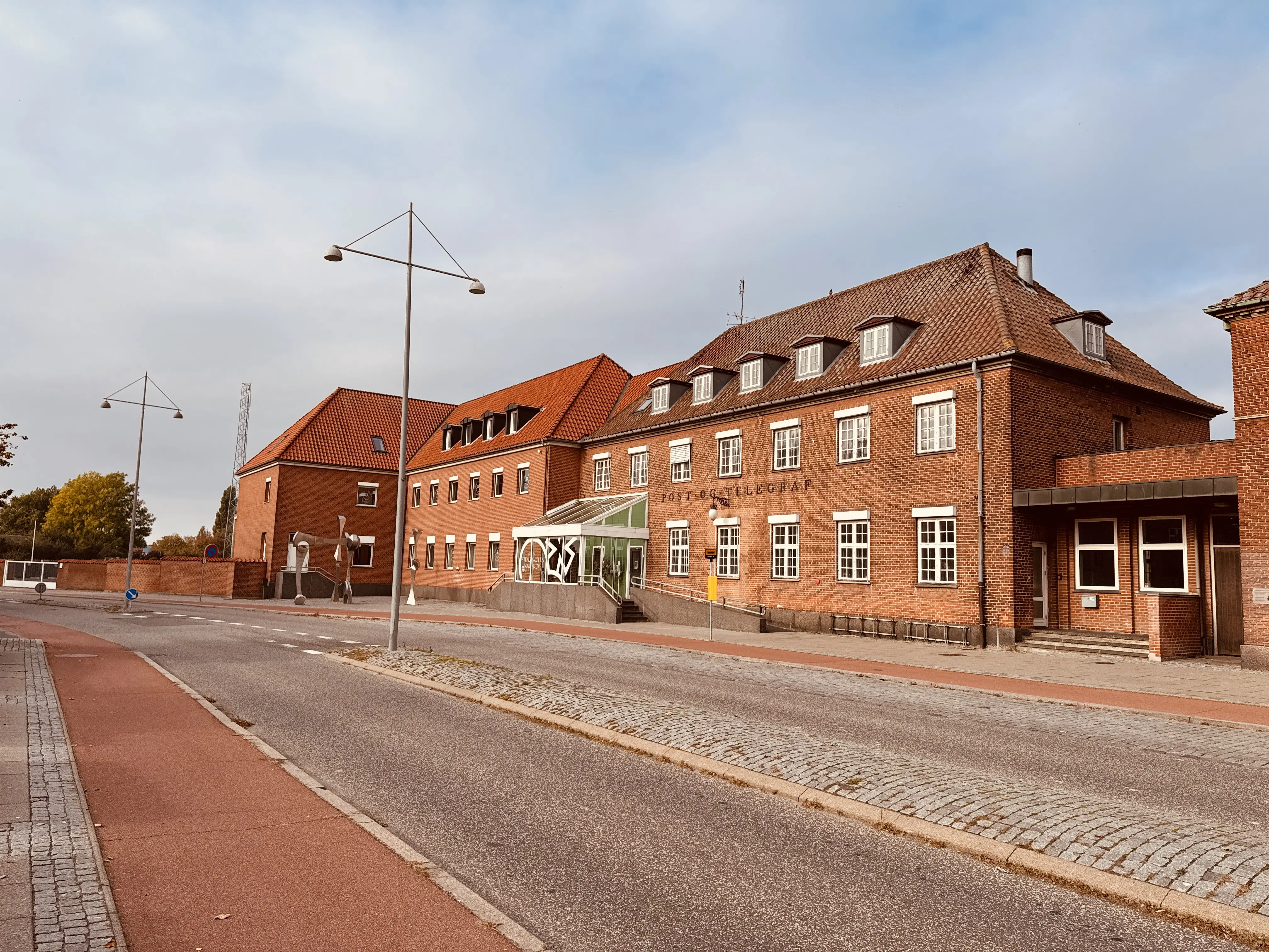Billede af posthuset ved Nakskov Station.