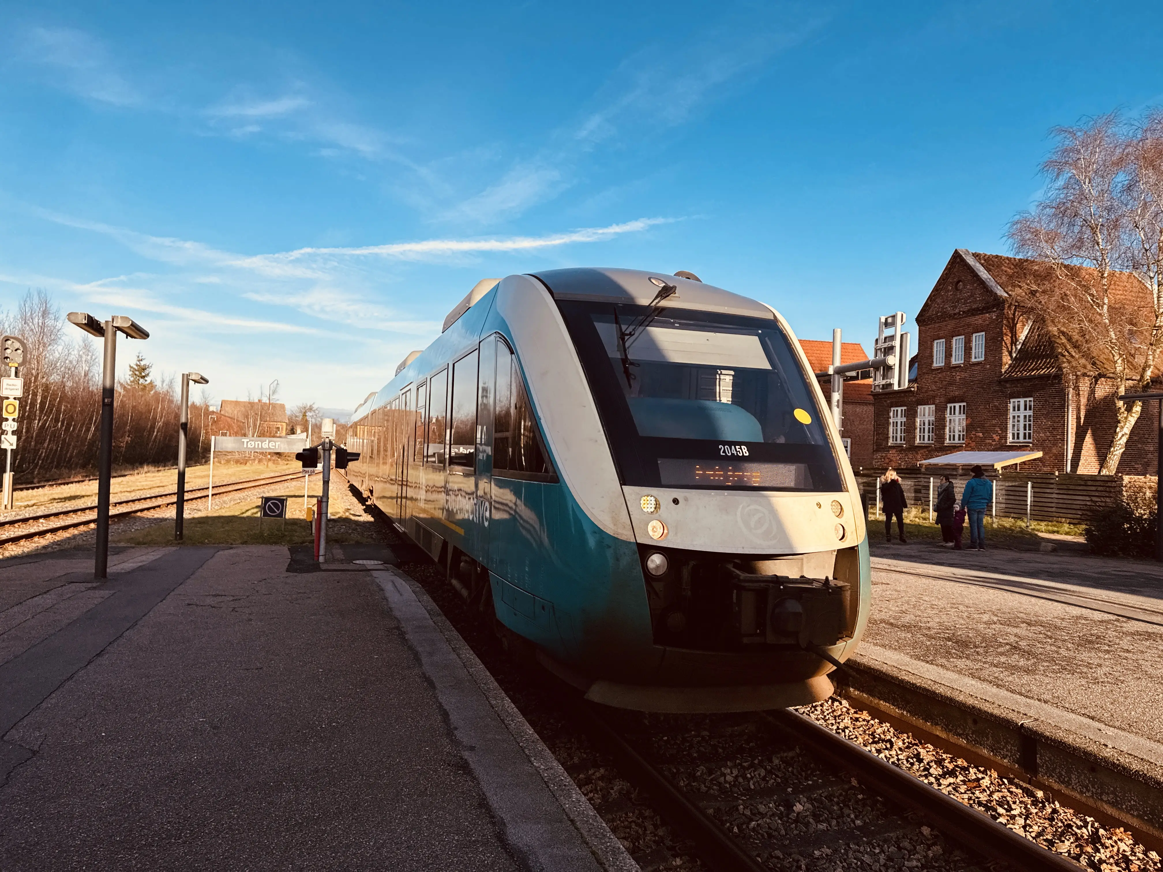 Billede af GoCollective AR 2045, tidligere ARRIVA AR 2045 fotograferet ud for Tønder H Station. Billede af GoCollective AR 2045, tidligere ARRIVA AR 2045 fotograferet ud for Tønder H Station.