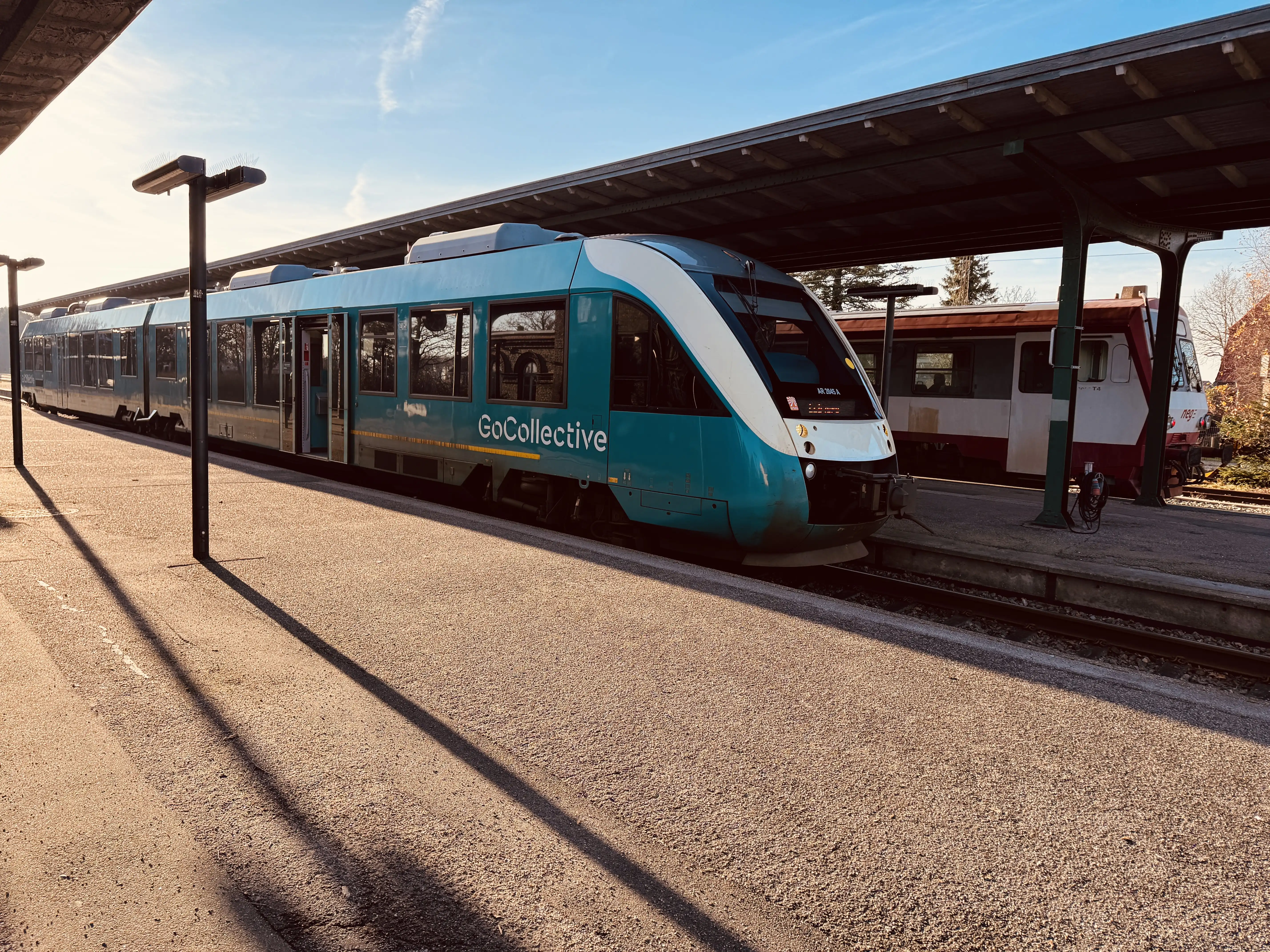 Billede af GoCollective AR 2045, tidligere ARRIVA AR 2045 fotograferet ud for Tønder H Station. Billede af GoCollective AR 2045, tidligere ARRIVA AR 2045 fotograferet ud for Tønder H Station.