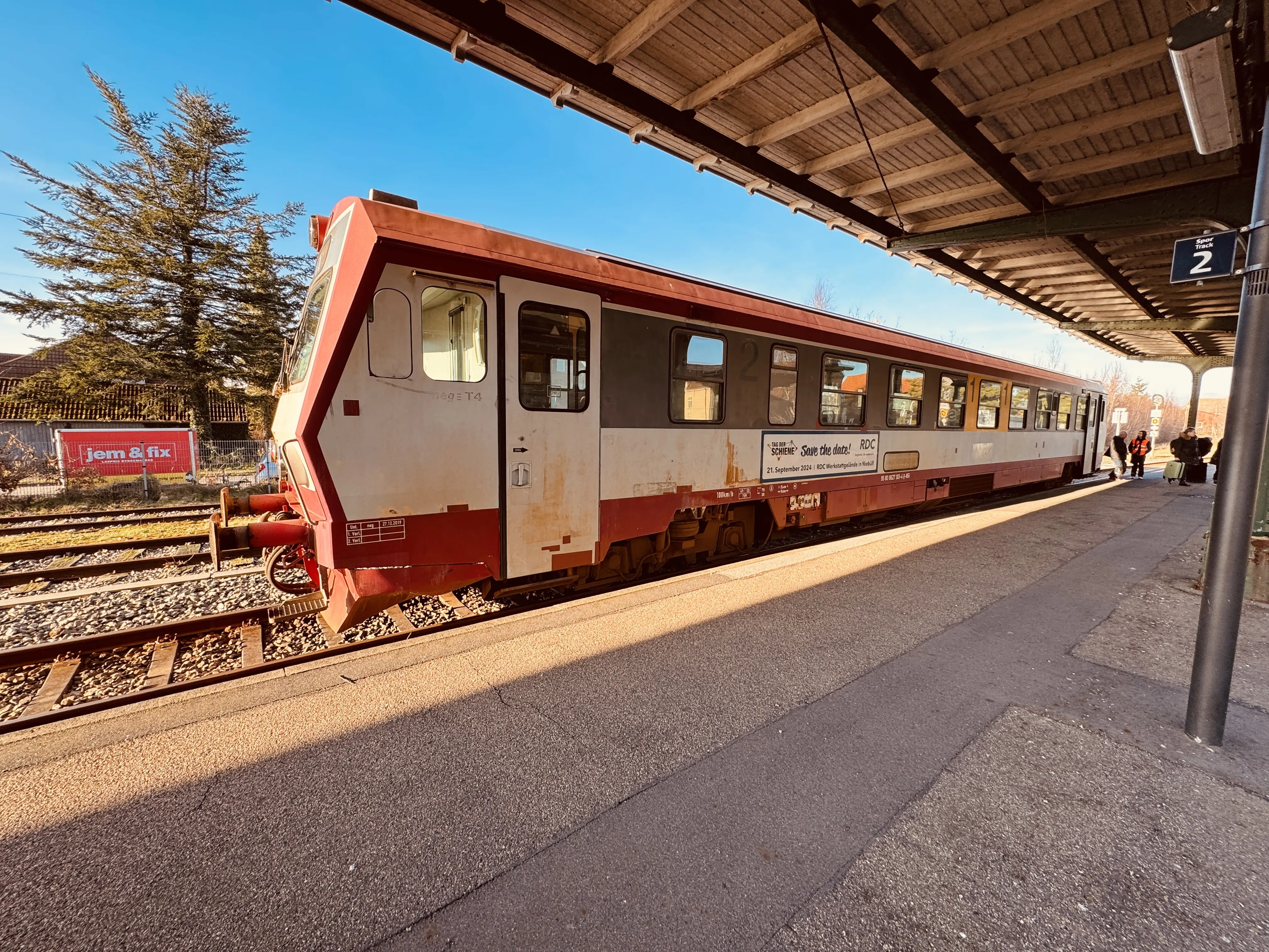 Billede af NEG T4 motorvogn ud for Tønder H Station. Billede af NEG T4 motorvogn ud for Tønder H Station.
