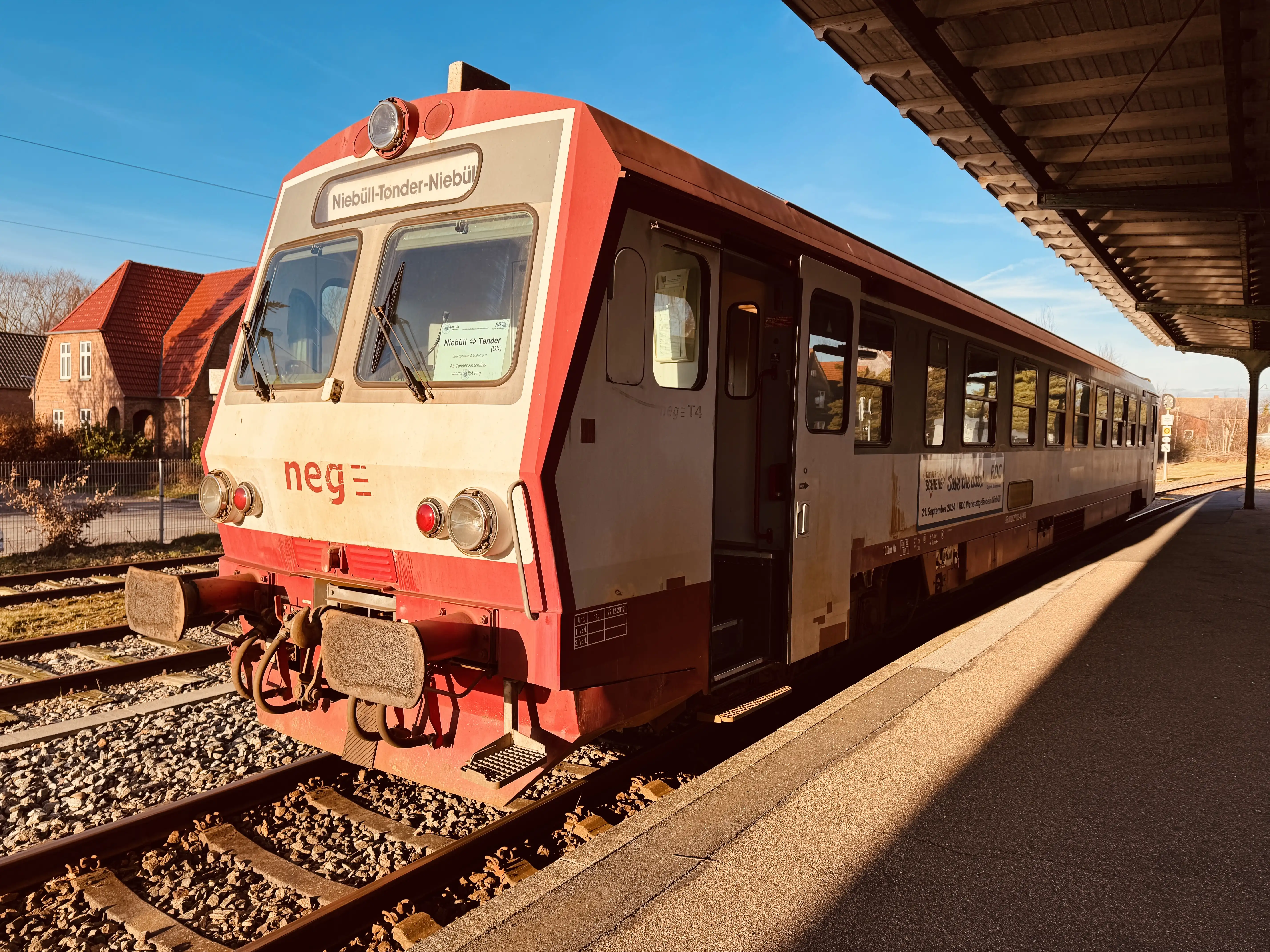 Billede af NEG T4 motorvogn ud for Tønder H Station. Billede af NEG T4 motorvogn ud for Tønder H Station.