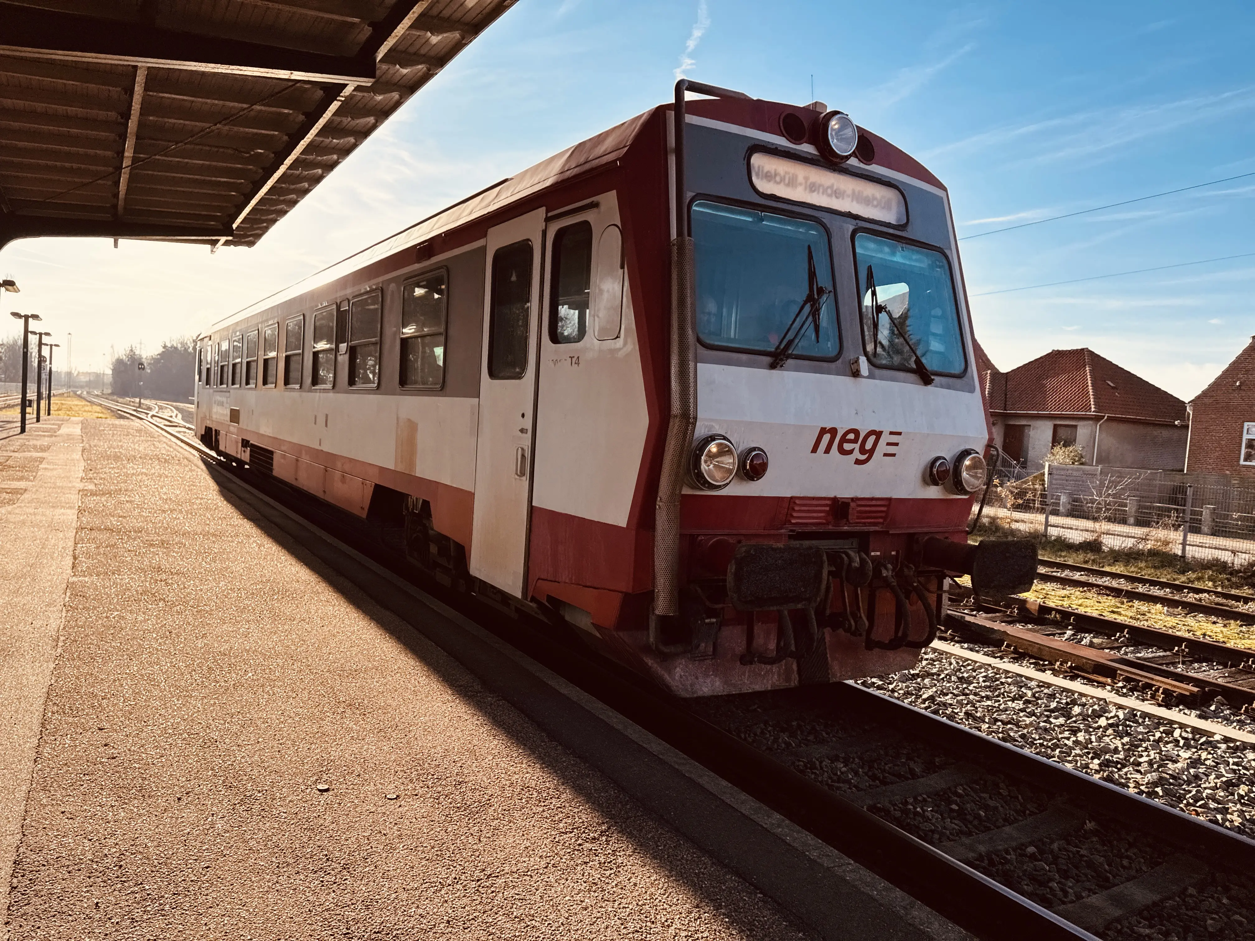 Billede af NEG T4 motorvogn ud for Tønder H Station. Billede af NEG T4 motorvogn ud for Tønder H Station.