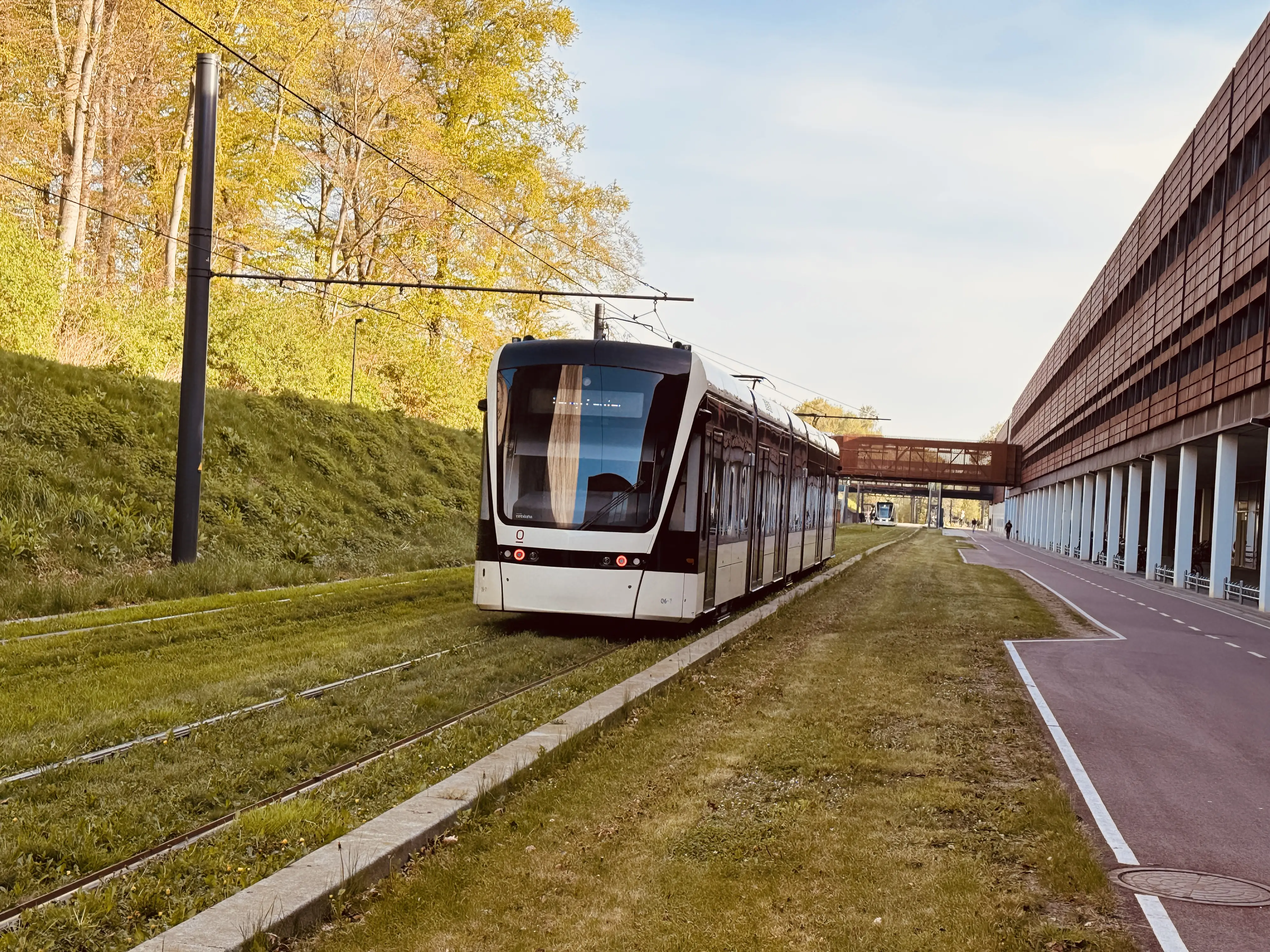 Billede af Campus Odense Letbanestation. Billede af Campus Odense Letbanestation.