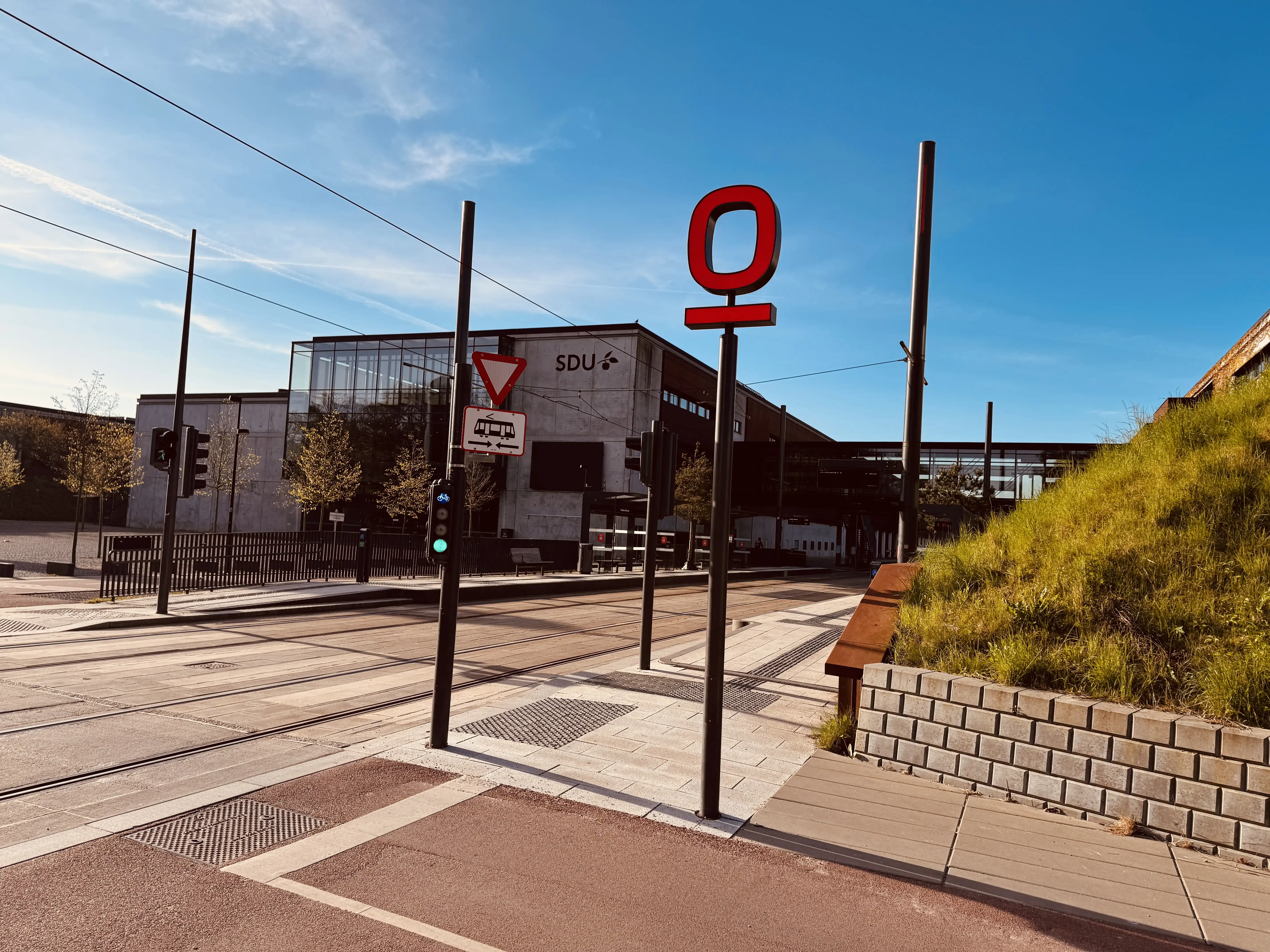 Billede af Campus Odense Letbanestation. Billede af Campus Odense Letbanestation.