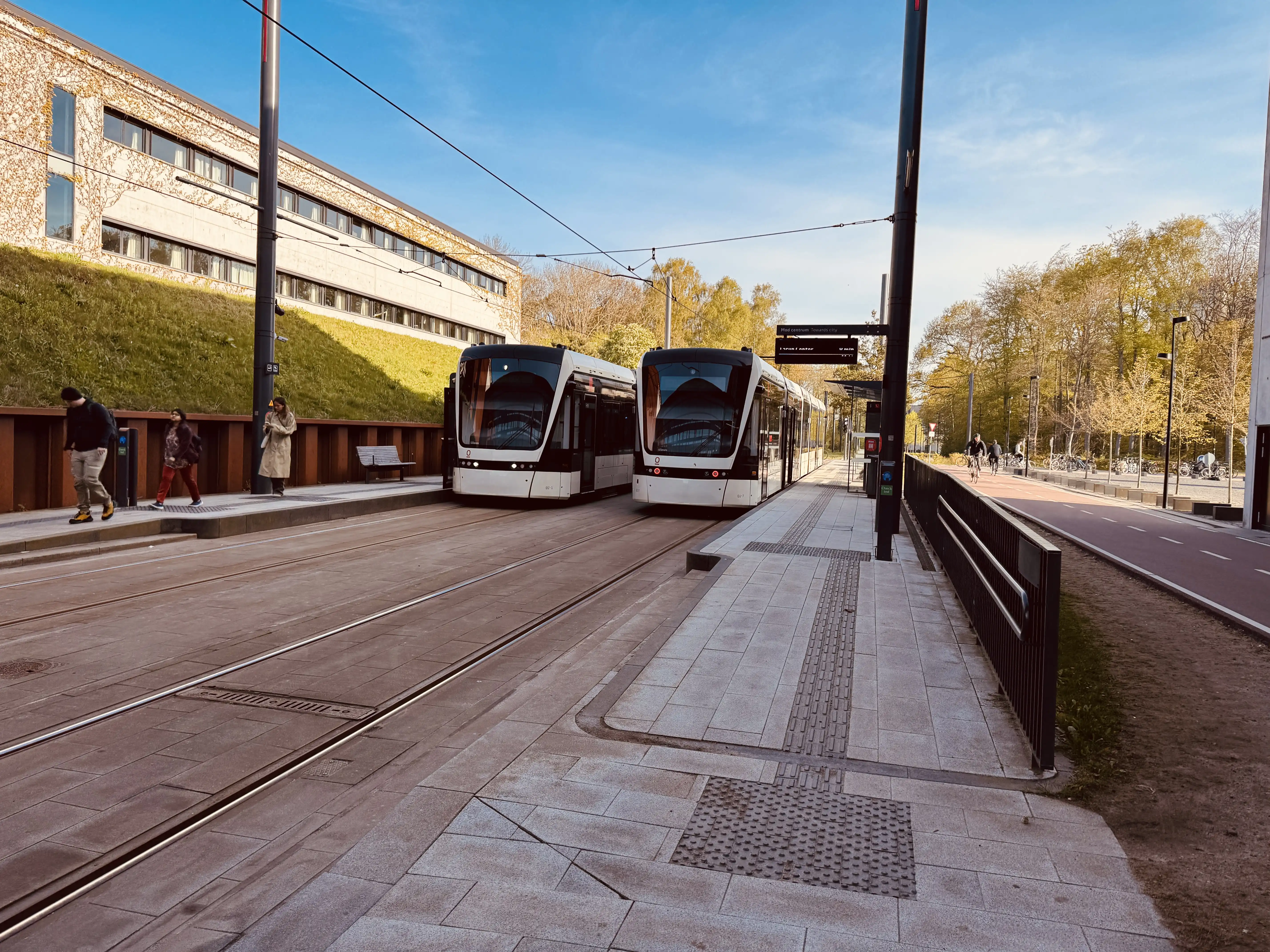 Billede af Campus Odense Letbanestation. Billede af Campus Odense Letbanestation.