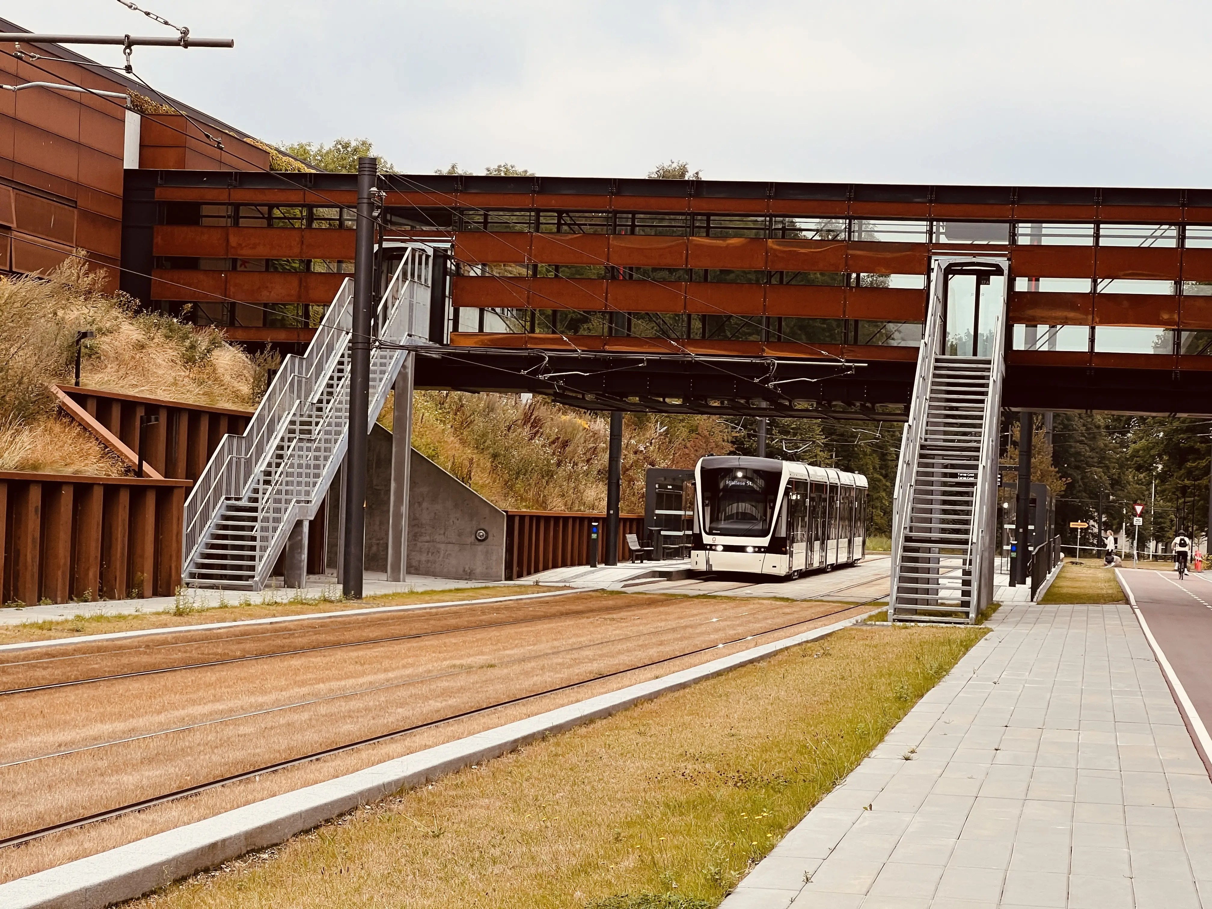 Billede af Campus Odense Letbanestation. Billede af Campus Odense Letbanestation.