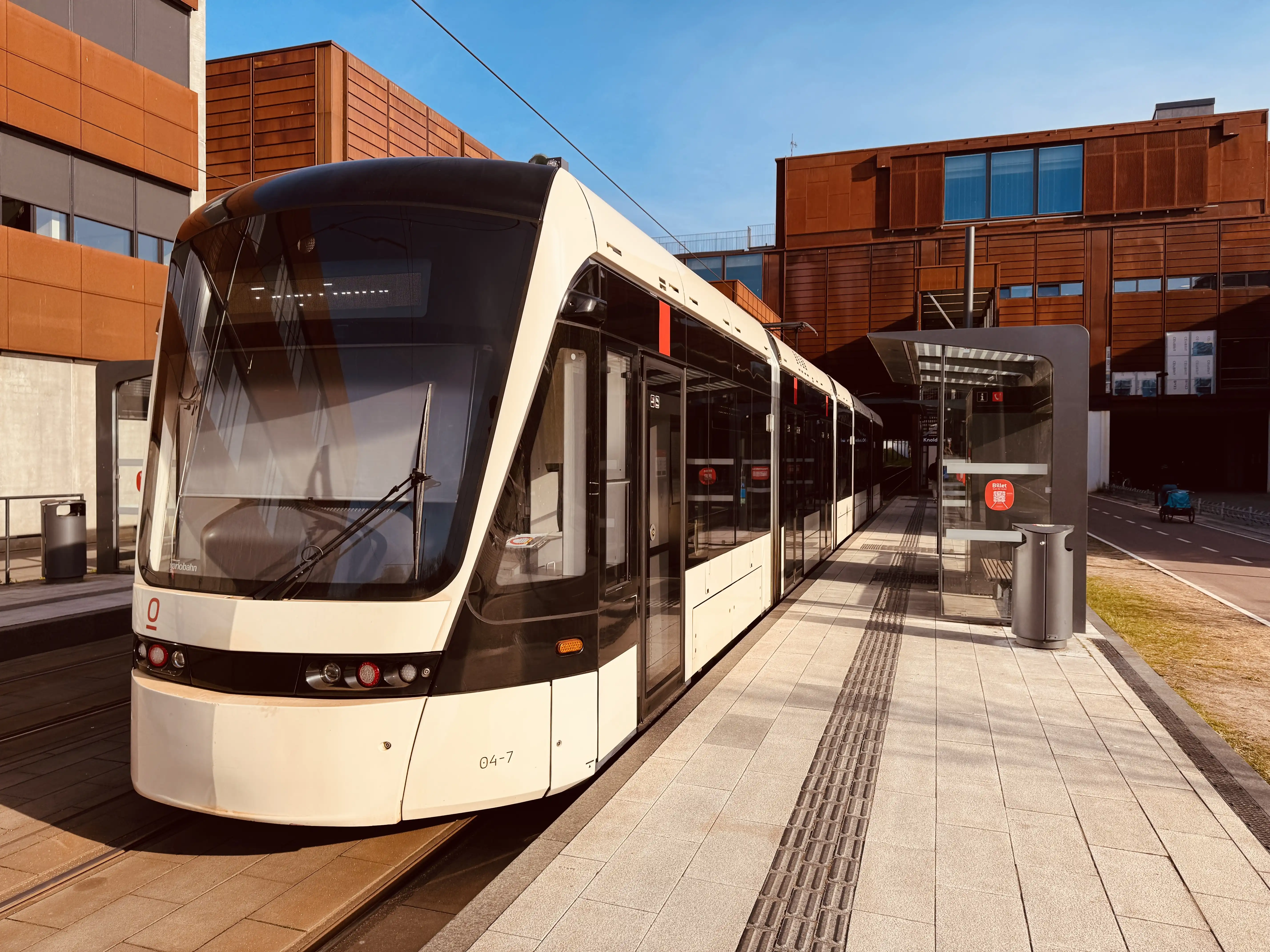 Billede af SDU Letbanestation. Billede af SDU Letbanestation.