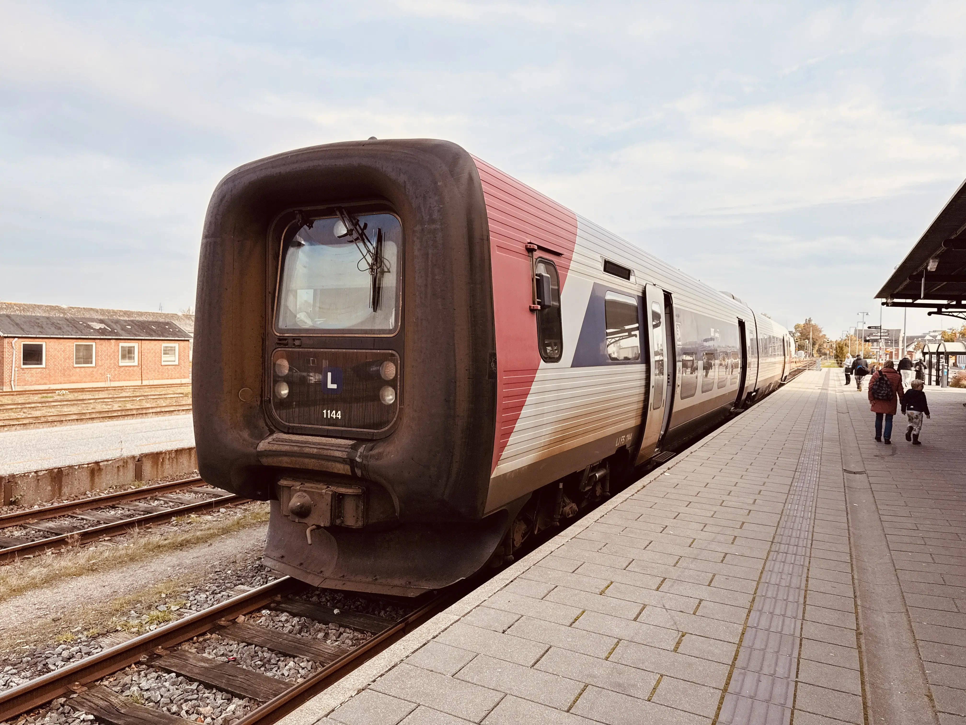 Billede af LT FS 1144, tidligere GDS-HFHJ FS 1144 fotograferet ud for Nakskov Station. Billede af LT FS 1144, tidligere GDS-HFHJ FS 1144 fotograferet ud for Nakskov Station.