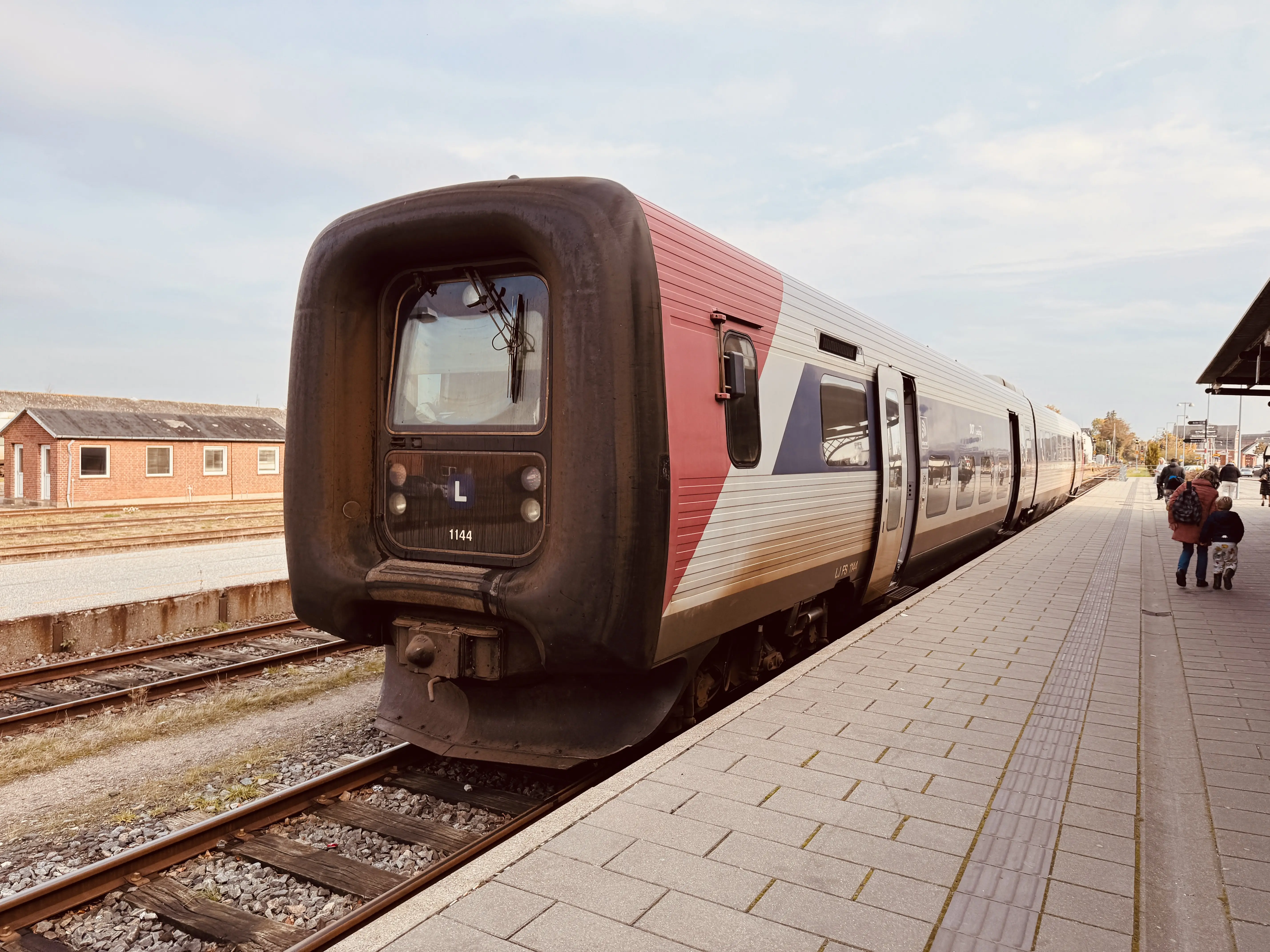 Billede af LT FS 1144, tidligere GDS-HFHJ FS 1144 fotograferet ud for Nakskov Station. Billede af LT FS 1144, tidligere GDS-HFHJ FS 1144 fotograferet ud for Nakskov Station.