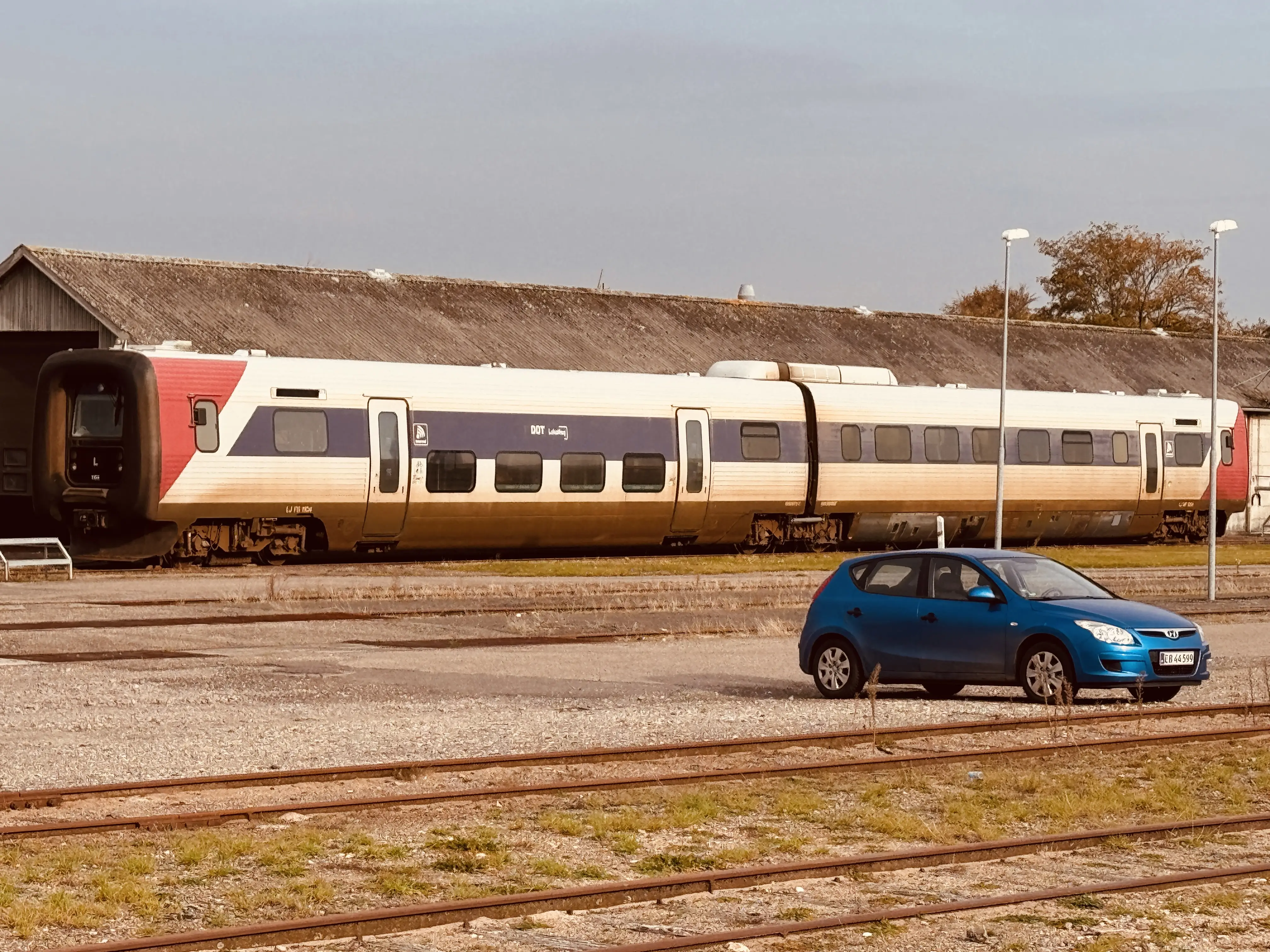 Billede af LT FS 1104, tidligere LJ FS 1104 fotograferet ud for Nakskov Station. Billede af LT FS 1104, tidligere LJ FS 1104 fotograferet ud for Nakskov Station.