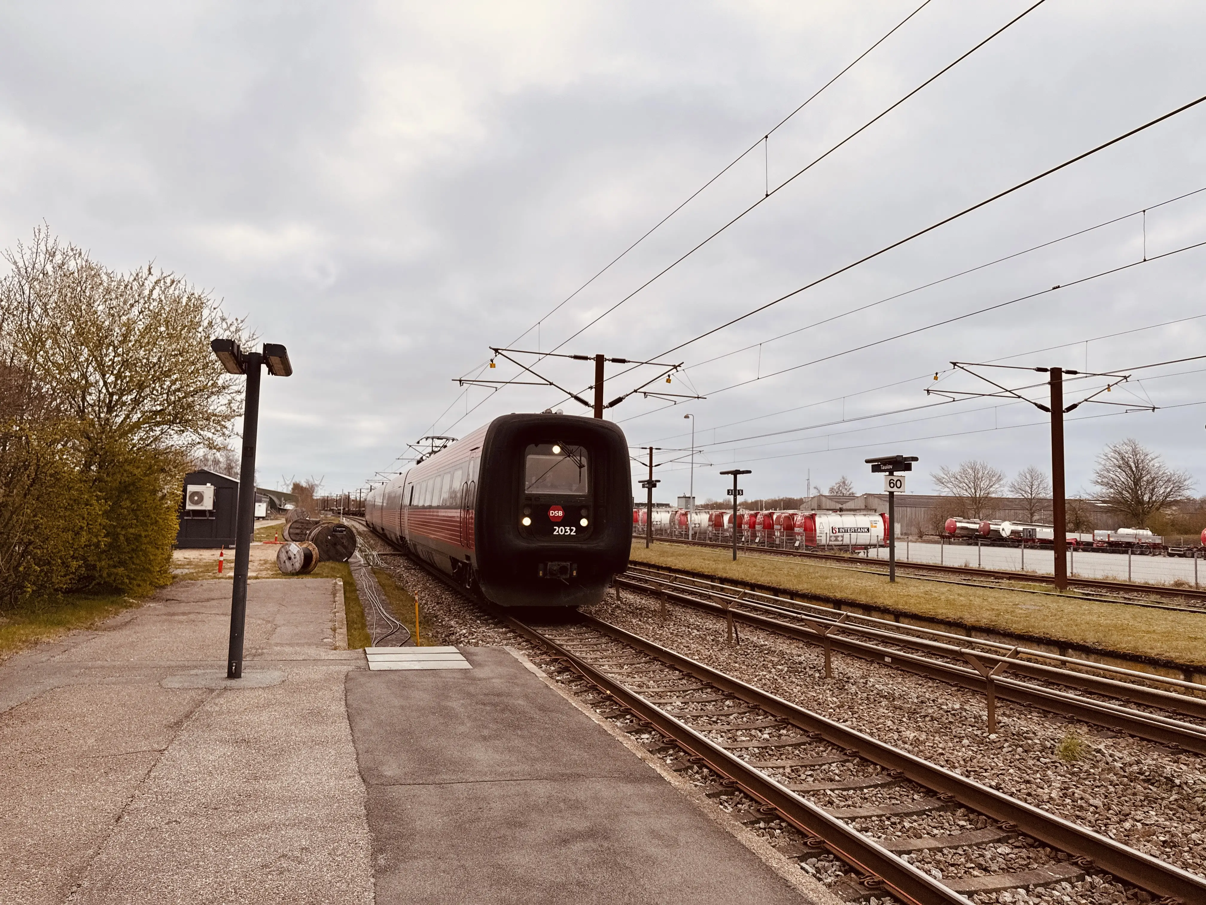 Billede af DSB ER 2032 fotograferet ud for Taulov Station.