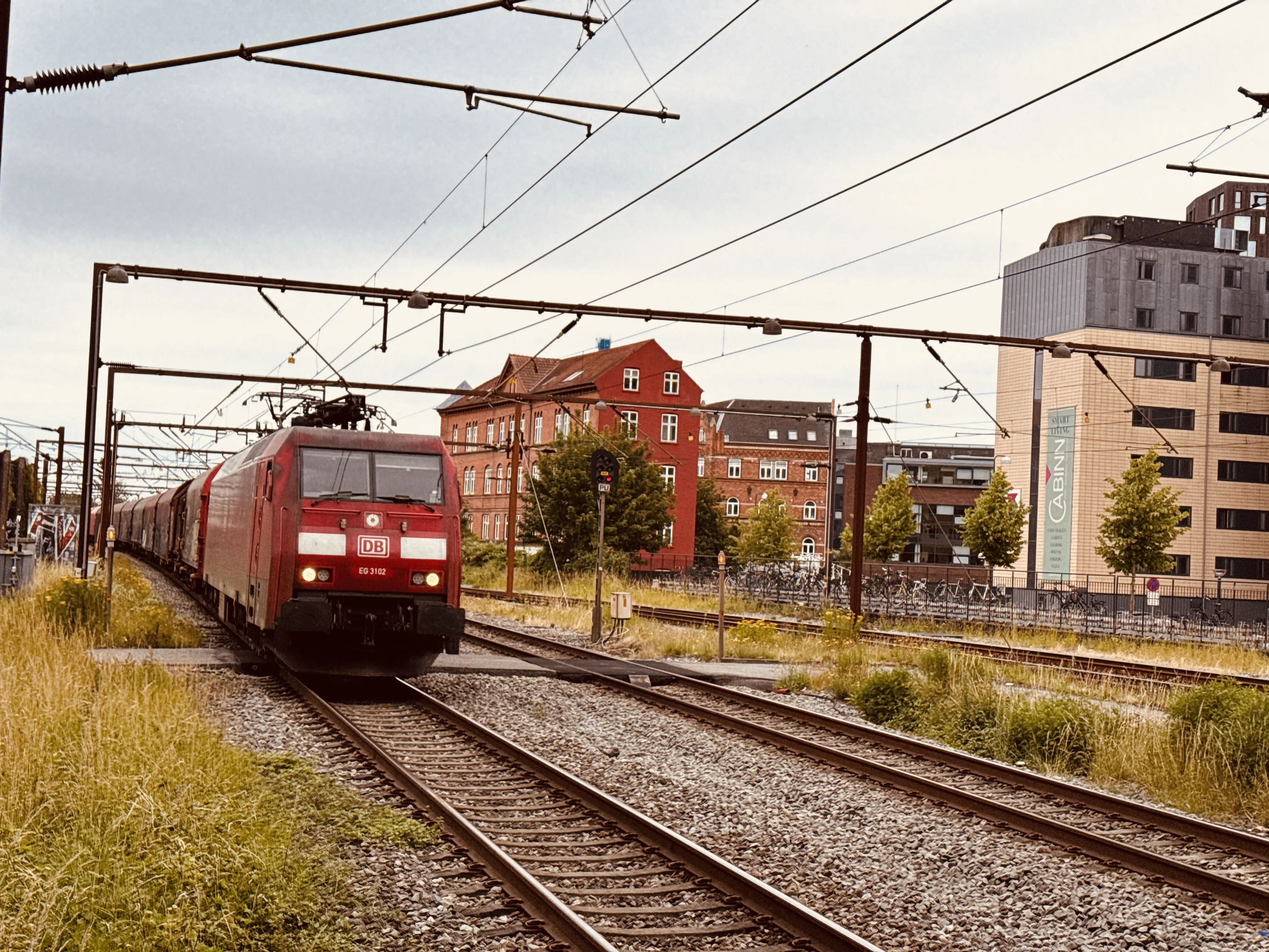 Billede af DBCSC EG 3102, tidligere DSB EG 3102 fotograferet ud for Odense Banegård Center.