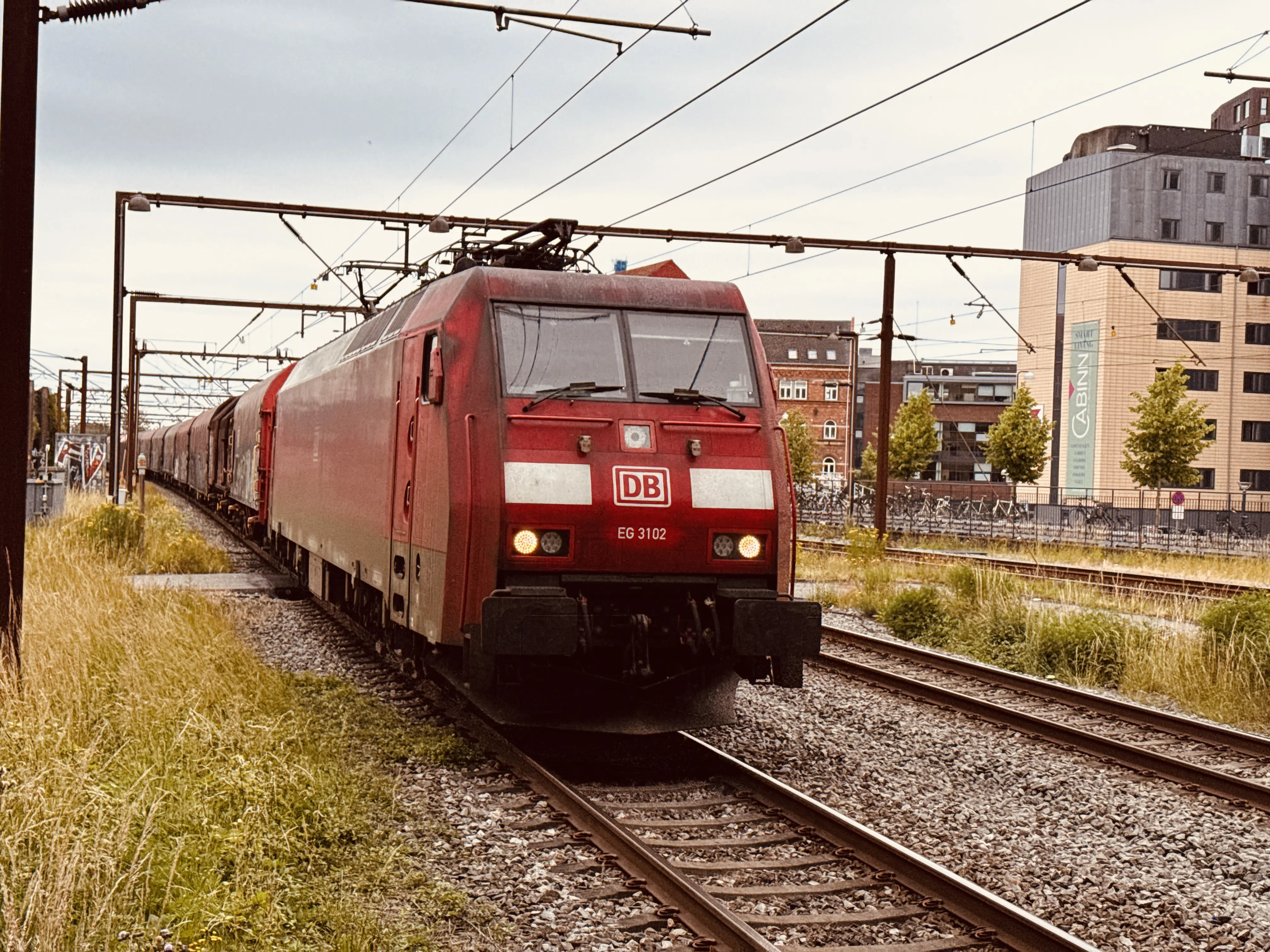 Billede af DBCSC EG 3102, tidligere DSB EG 3102 fotograferet ud for Odense Banegård Center.