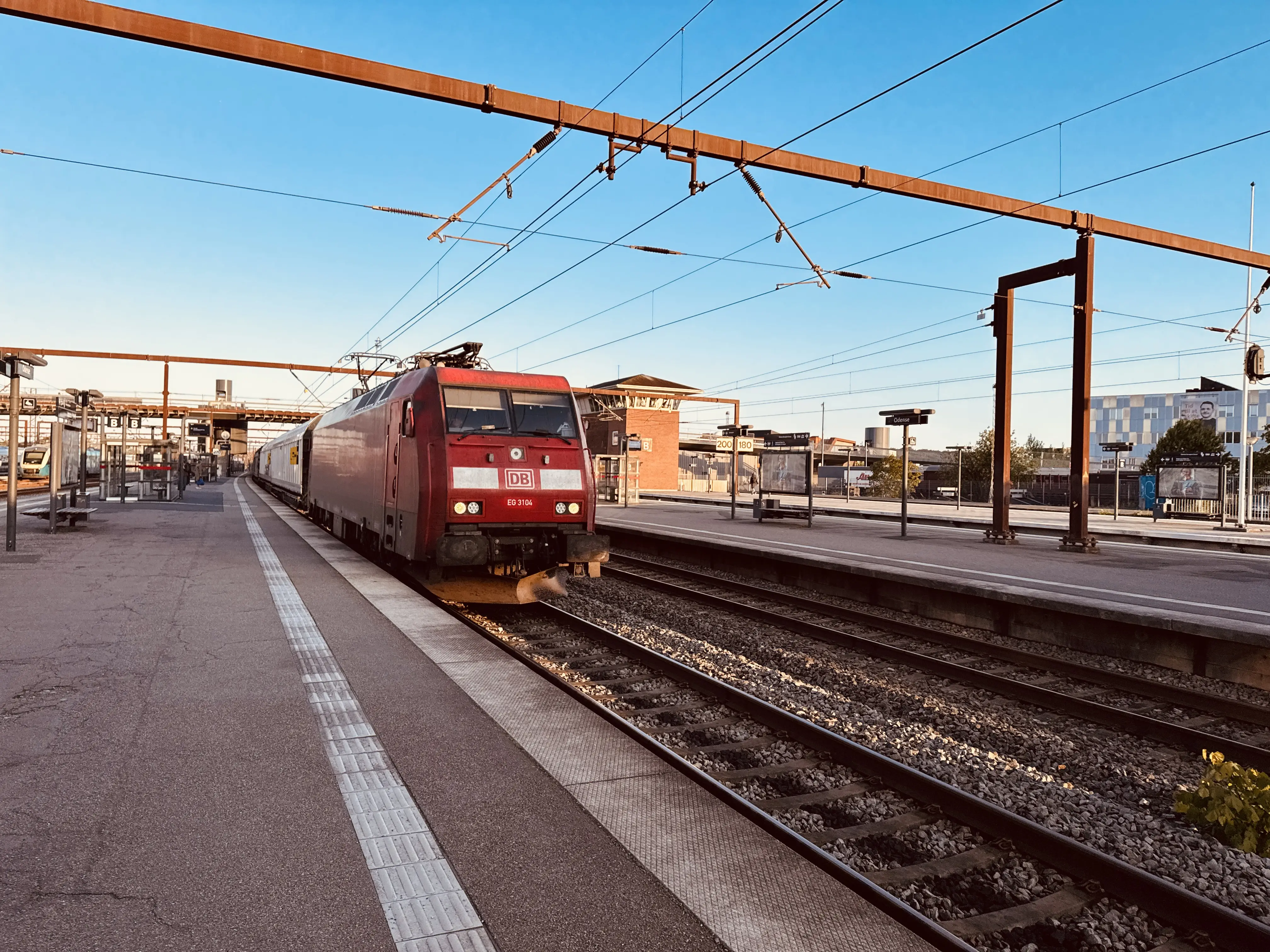Billede af DBCSC EG 3104, tidligere DSB EG 3104 fotograferet ud for Odense Banegård Center. Billede af DBCSC EG 3104, tidligere DSB EG 3104 fotograferet ud for Odense Banegård Center.