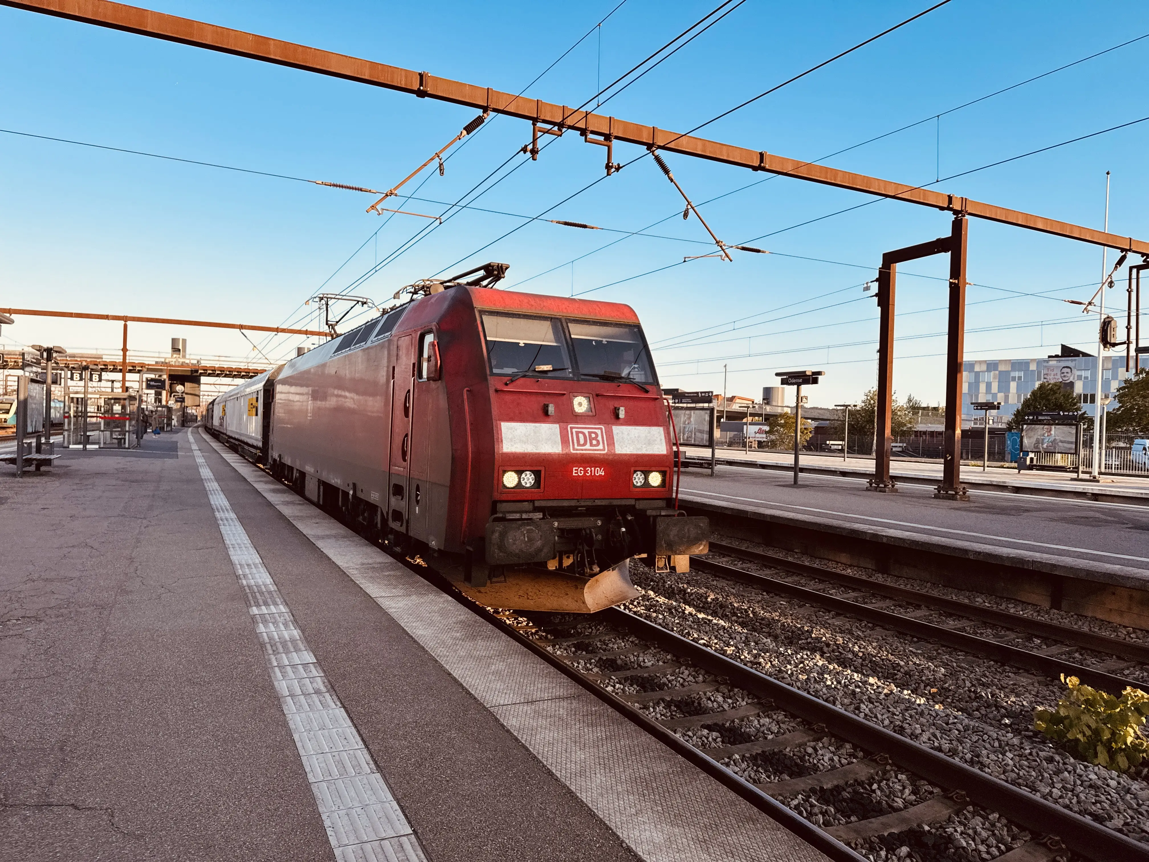 Billede af DBCSC EG 3104, tidligere DSB EG 3104 fotograferet ud for Odense Banegård Center. Billede af DBCSC EG 3104, tidligere DSB EG 3104 fotograferet ud for Odense Banegård Center.