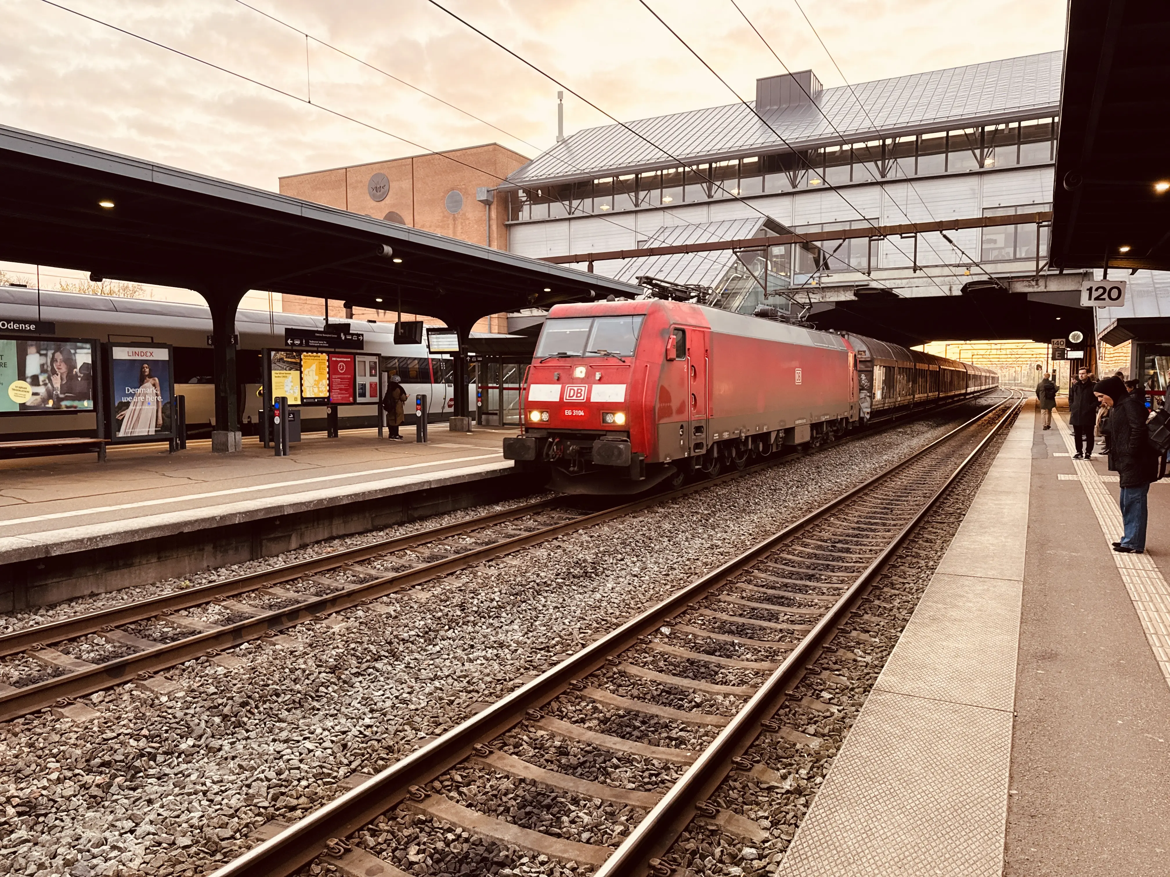 Billede af DBCSC EG 3104, tidligere DSB EG 3104 fotograferet ud for Odense Banegård Center. Billede af DBCSC EG 3104, tidligere DSB EG 3104 fotograferet ud for Odense Banegård Center.