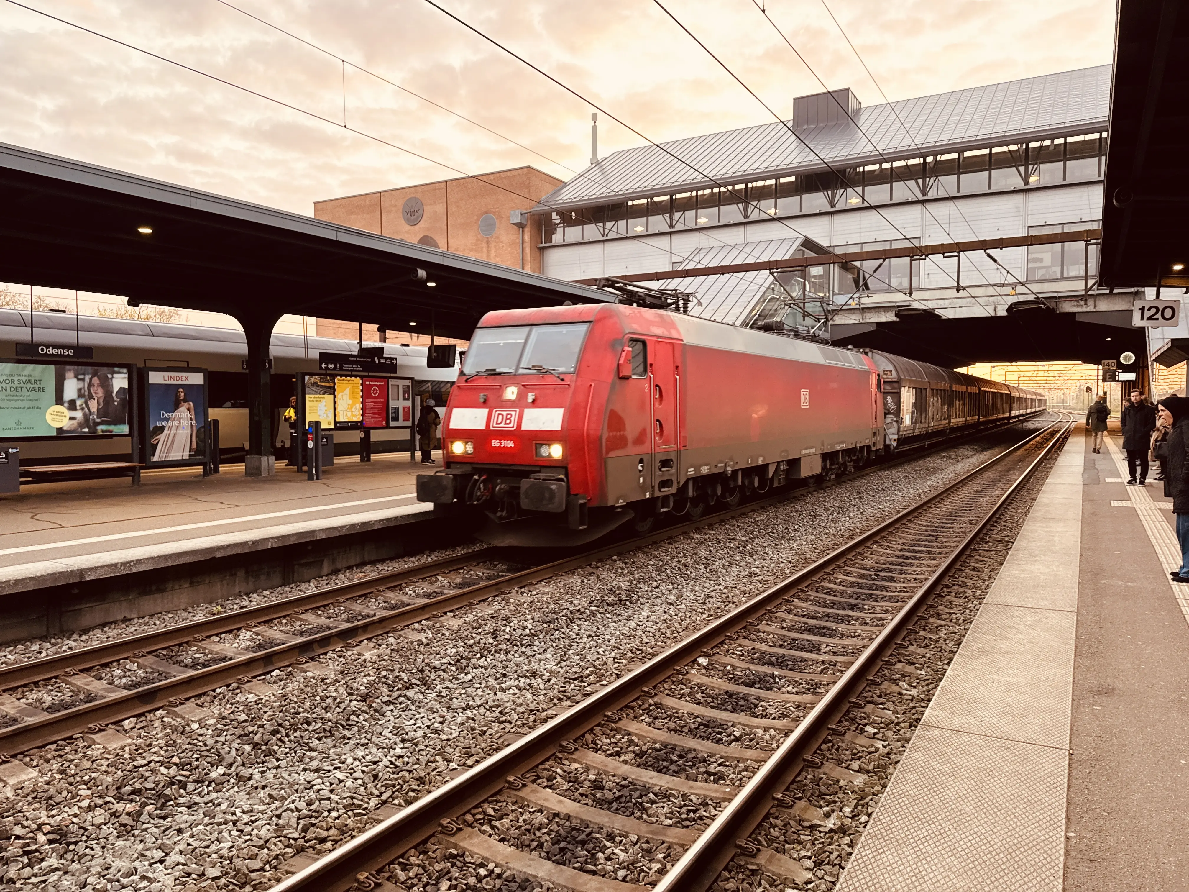 Billede af DBCSC EG 3104, tidligere DSB EG 3104 fotograferet ud for Odense Banegård Center. Billede af DBCSC EG 3104, tidligere DSB EG 3104 fotograferet ud for Odense Banegård Center.